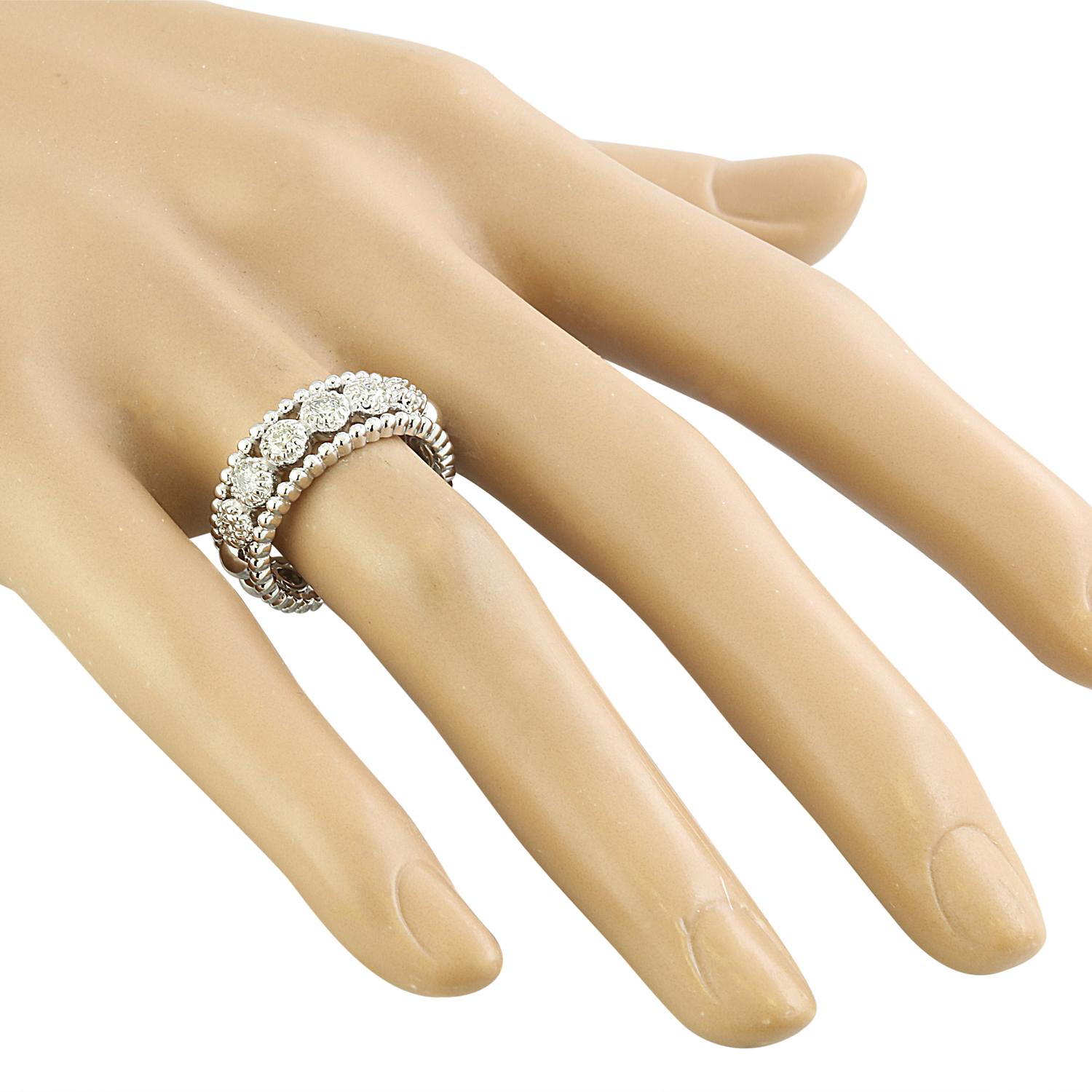 Dazzling Natural Diamond Ring: Radiant Beauty in 14K Solid White Gold In New Condition For Sale In Los Angeles, CA
