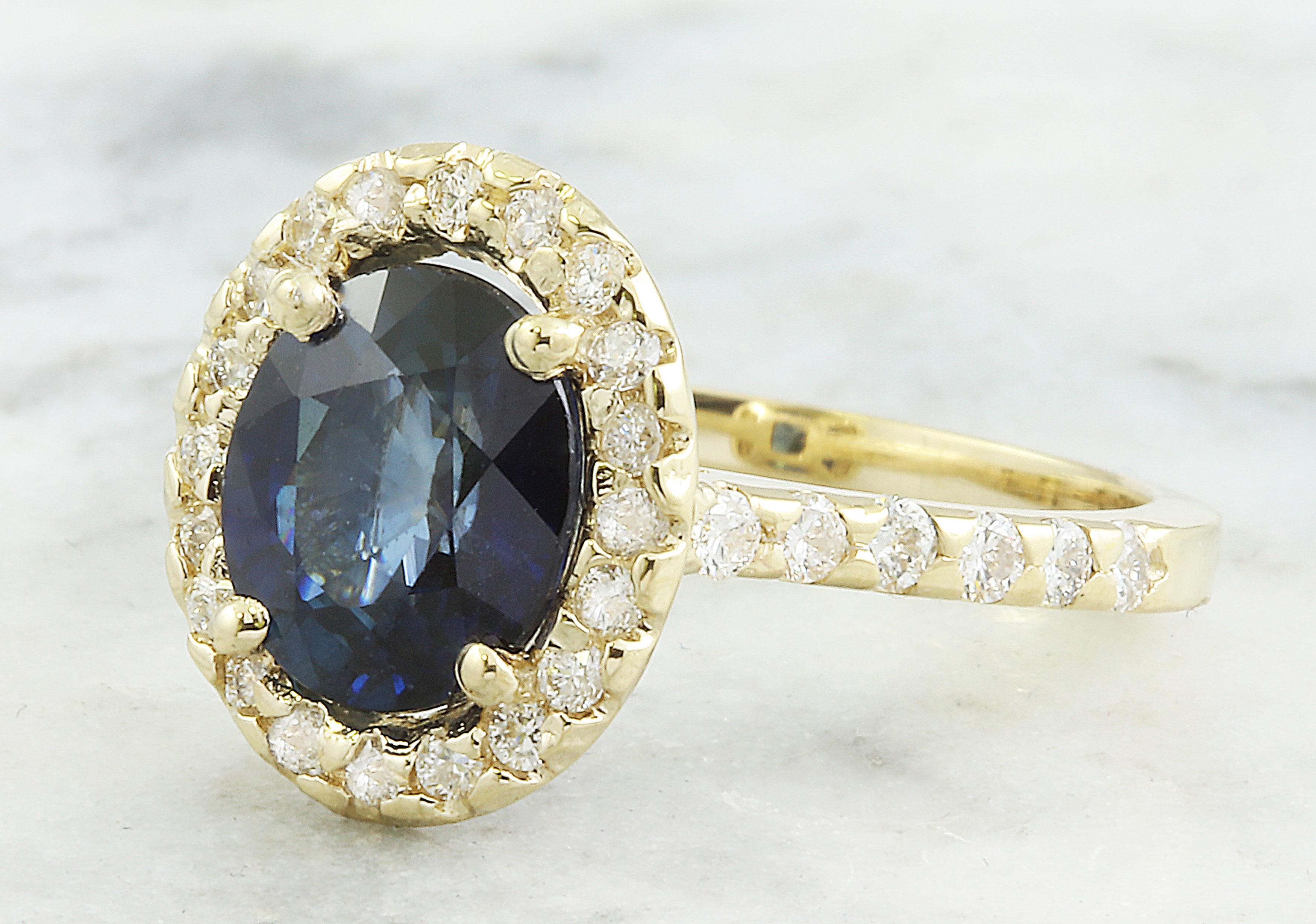 Discover elegance with our 2.70 carat aquamarine diamond ring in 14K yellow gold. Featuring a stunning 2.20 carat aquamarine and 0.50 carats of diamonds, this ring is a symbol of timeless beauty. With a total weight of 3.7 grams and a face measuring