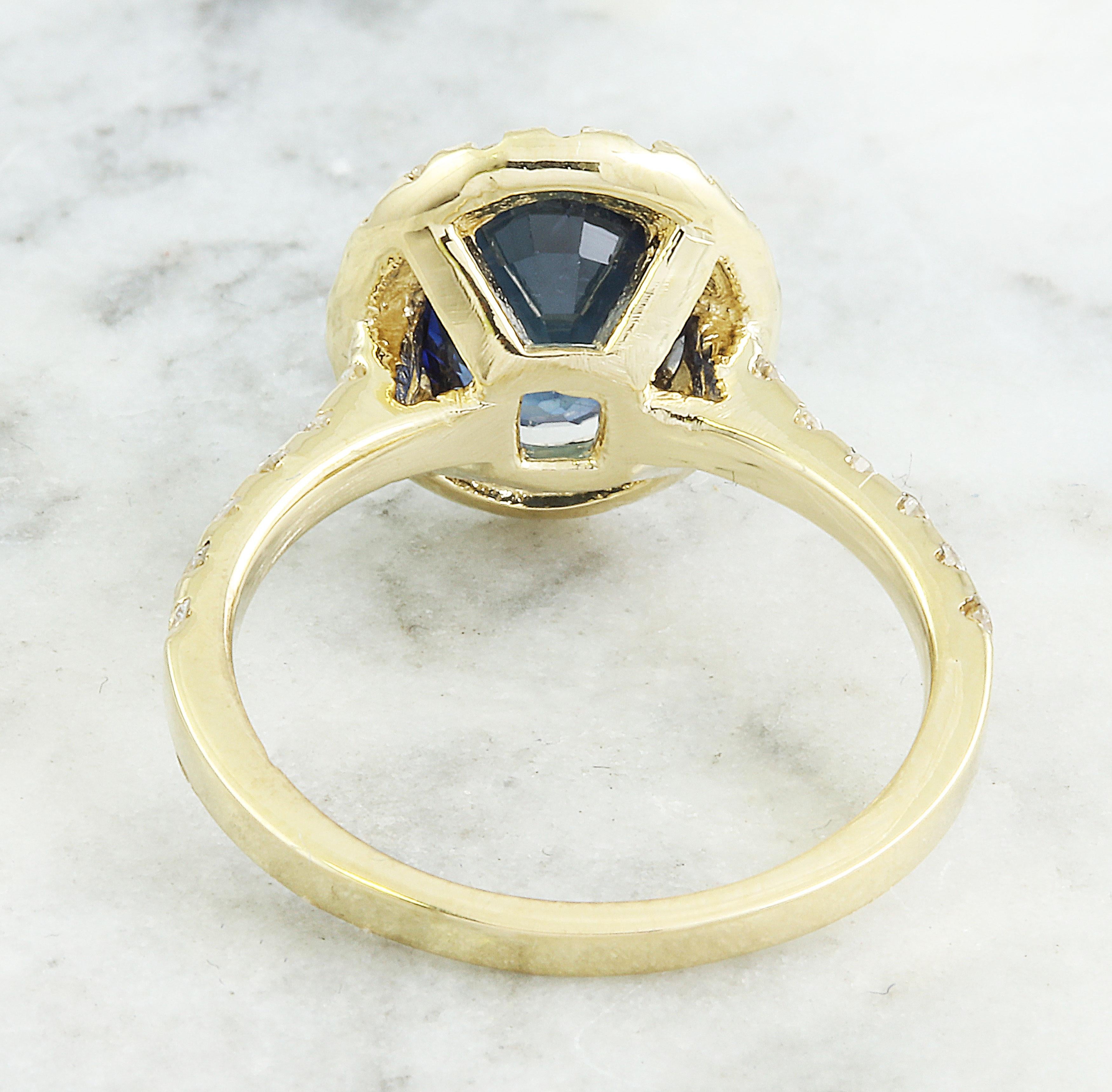 Modern Dazzling Natural Sapphire Diamond Ring In 14 Karat Yellow Gold  For Sale