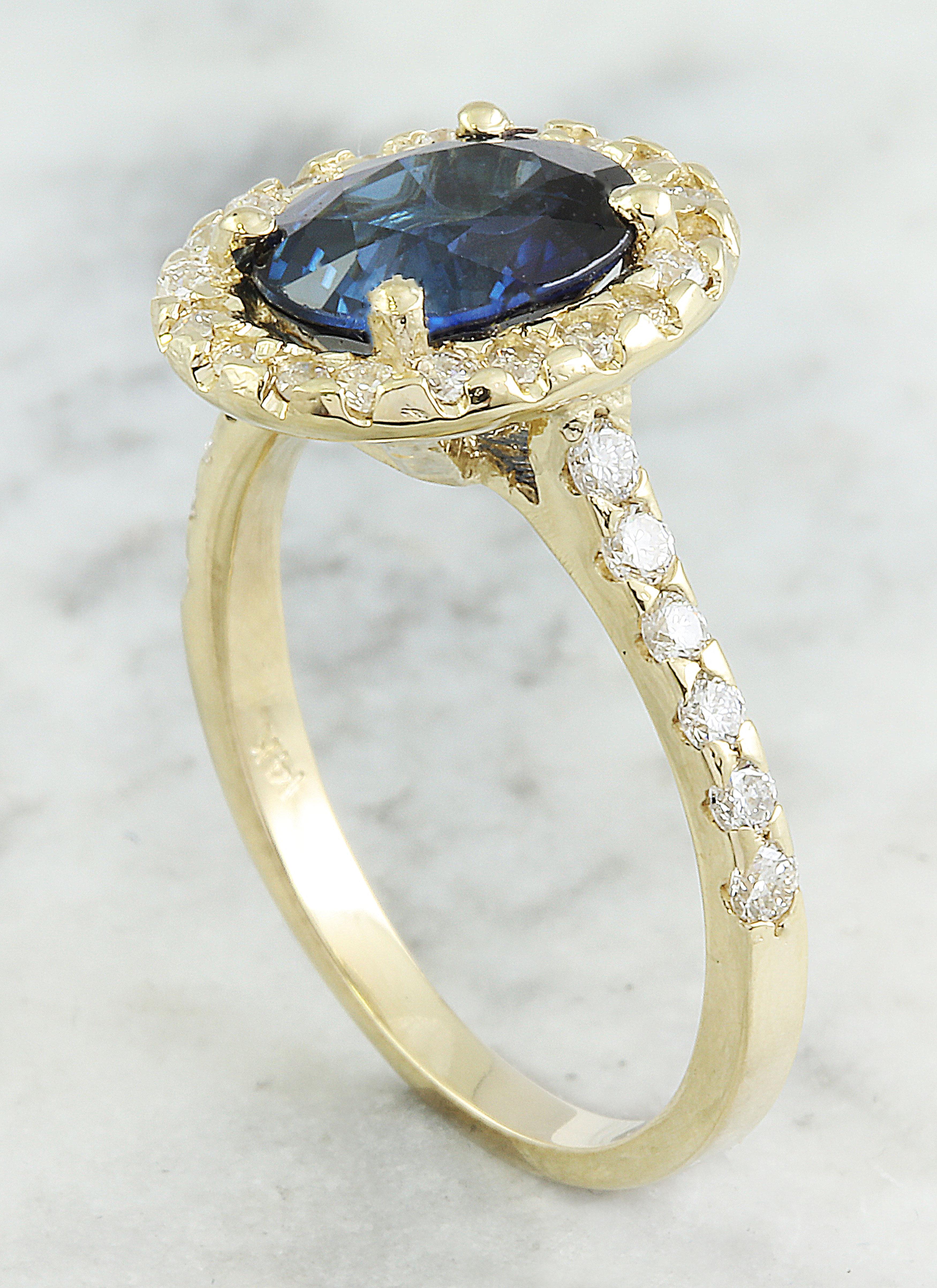 Oval Cut Dazzling Natural Sapphire Diamond Ring In 14 Karat Yellow Gold  For Sale