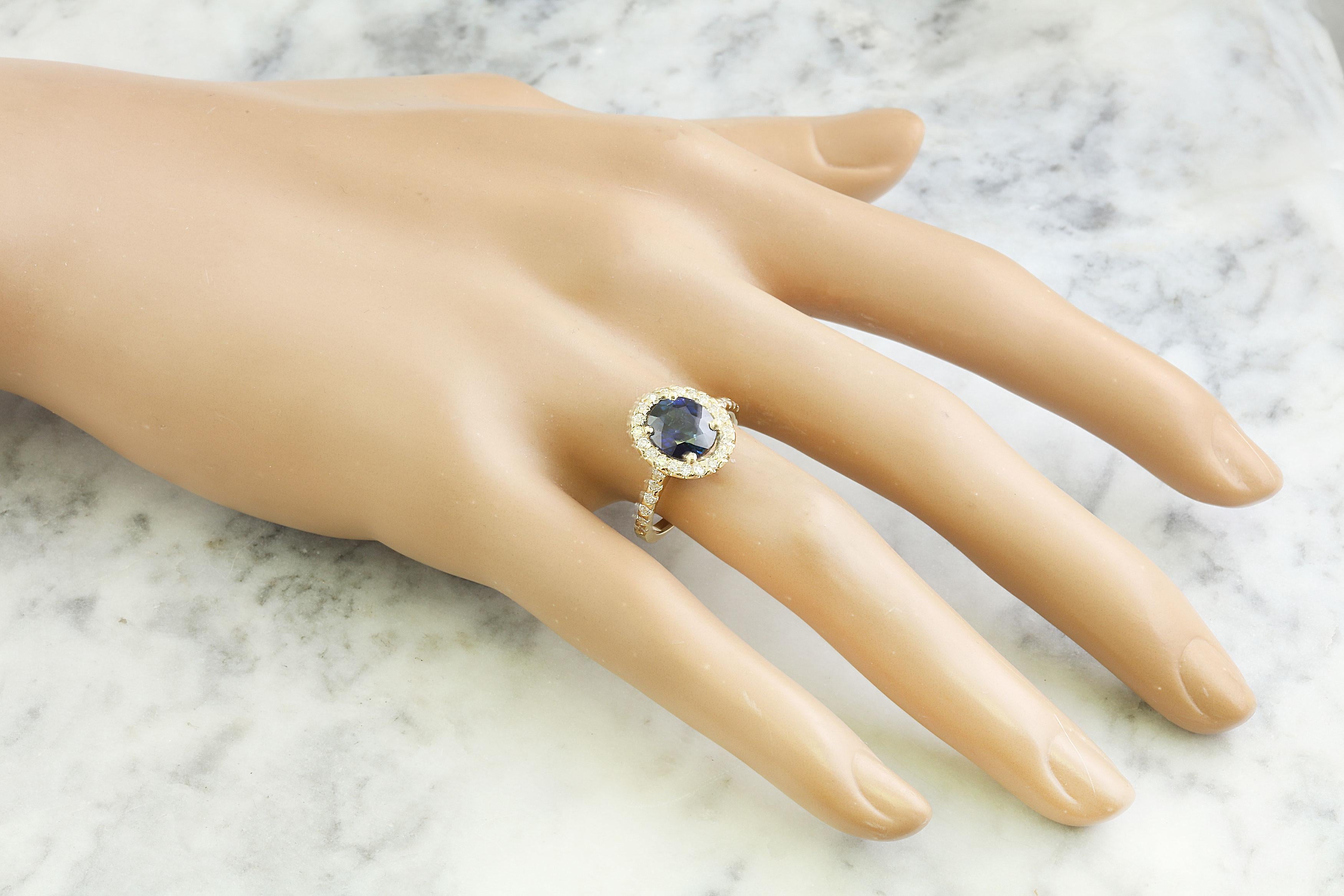 Dazzling Natural Sapphire Diamond Ring In 14 Karat Yellow Gold  In New Condition For Sale In Los Angeles, CA