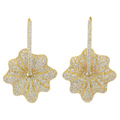 Boucles d'oreilles éblouissantes en or jaune 18 carats et 12,20 carats de diamants.