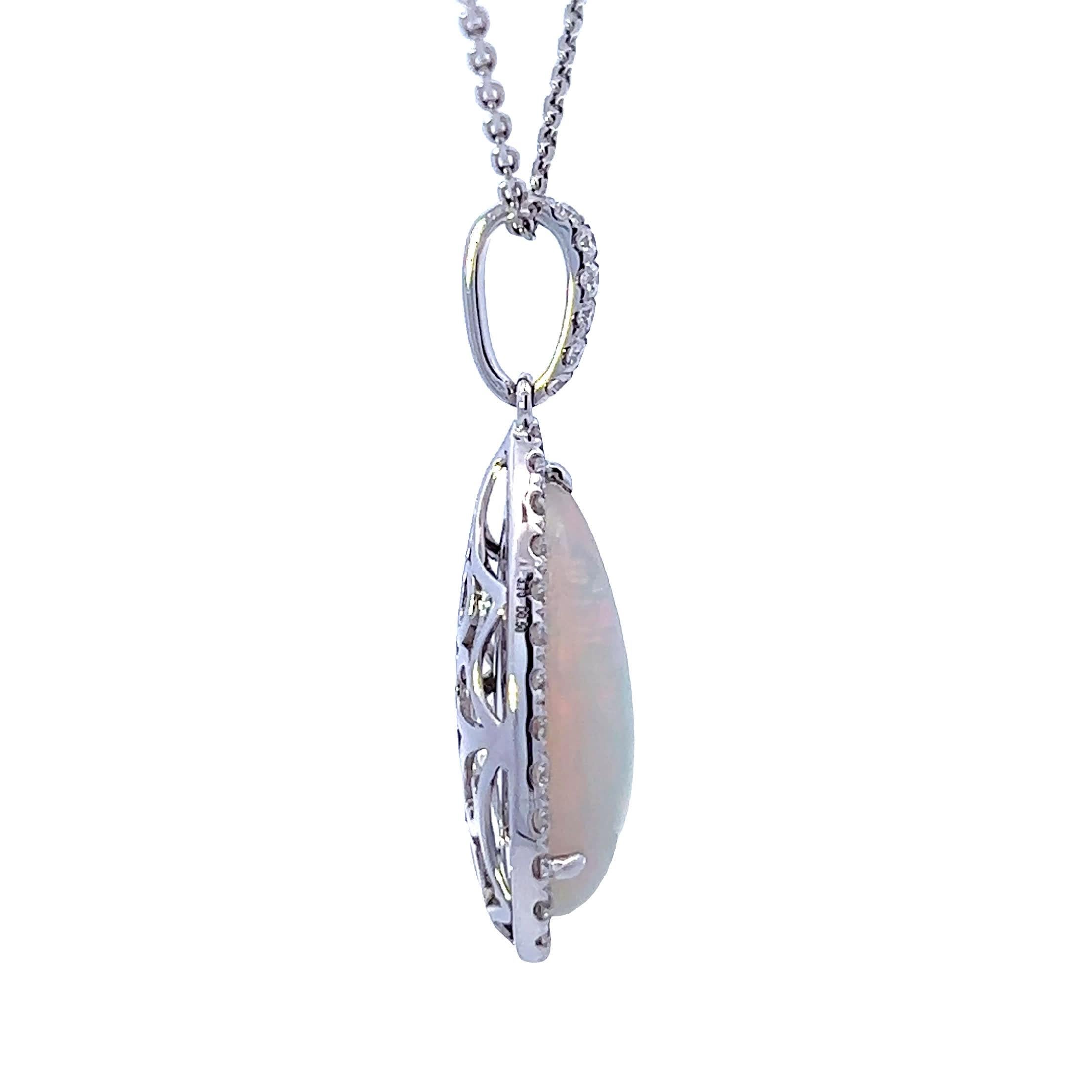 Donna Ciondolo di opalite abbagliante in vendita