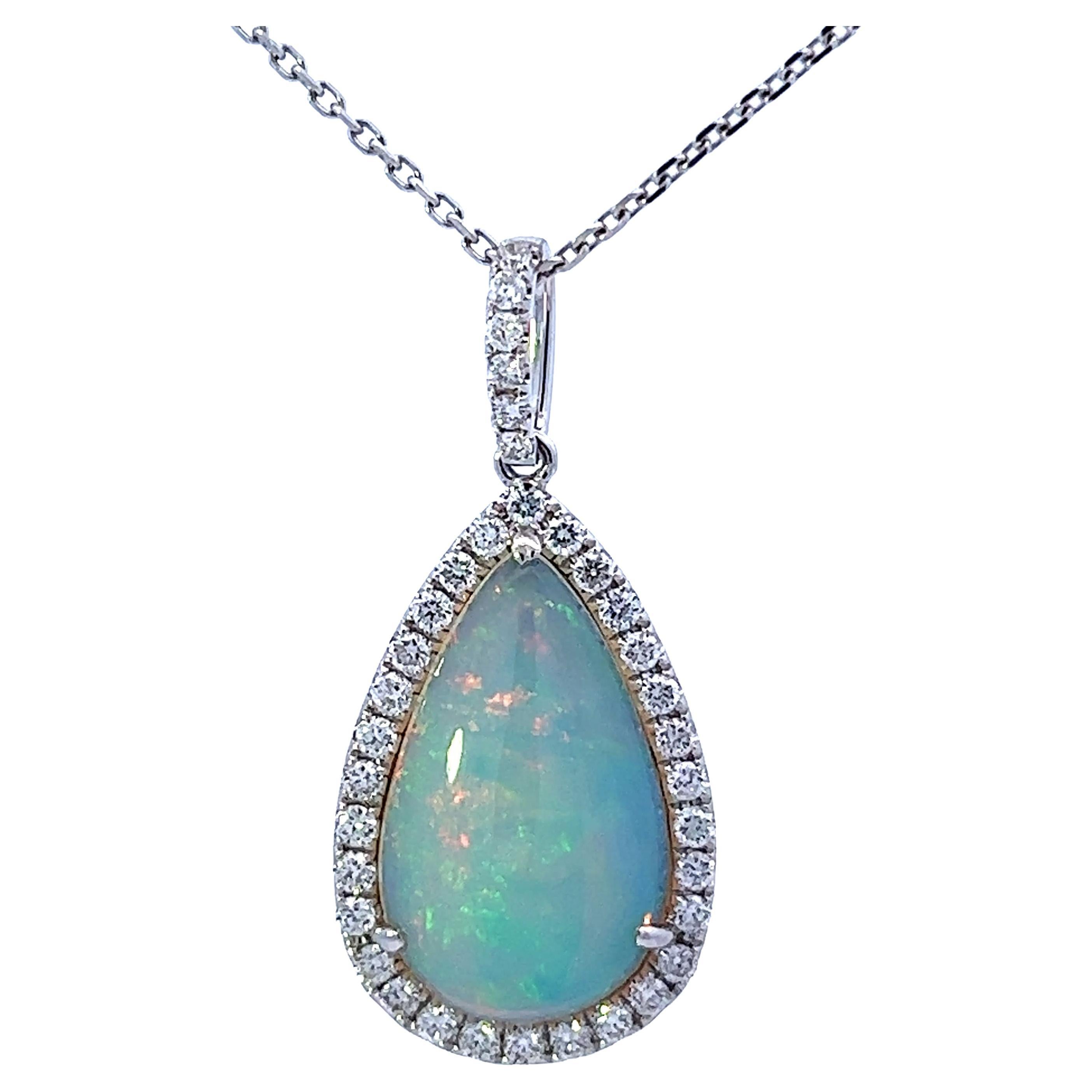 Ciondolo di opalite abbagliante in vendita