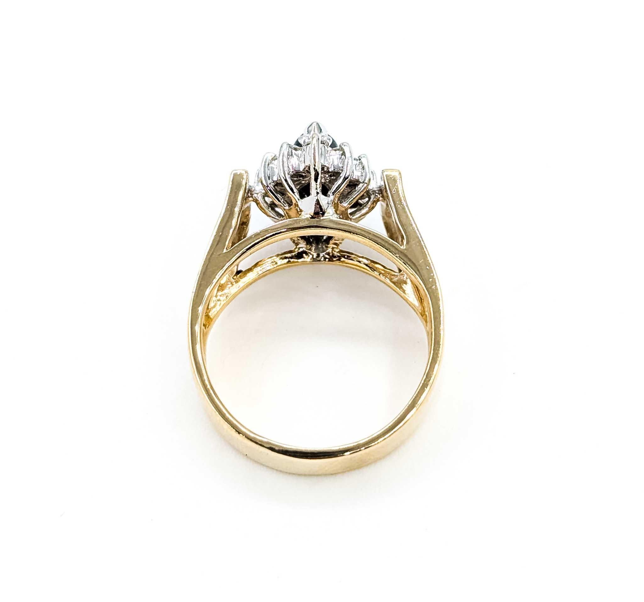 Deslumbrante Anillo de Zafiro y Diamantes en Halo de Oro Amarillo de 14k Corte marquesa en venta