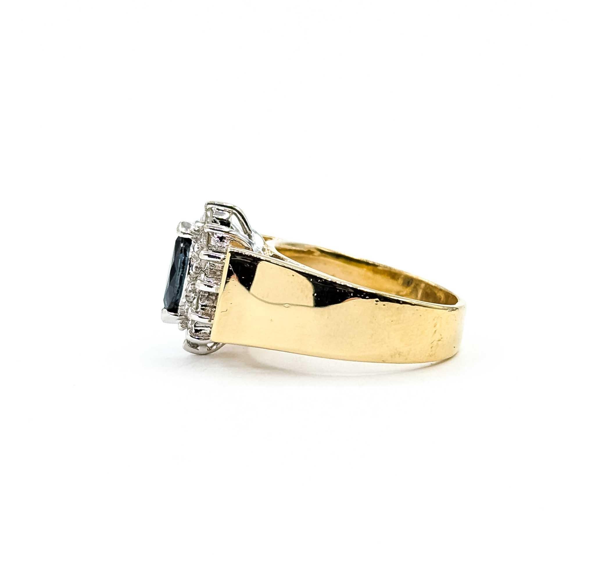 Deslumbrante Anillo de Zafiro y Diamantes en Halo de Oro Amarillo de 14k en Excelente estado para la venta en Bloomington, MN