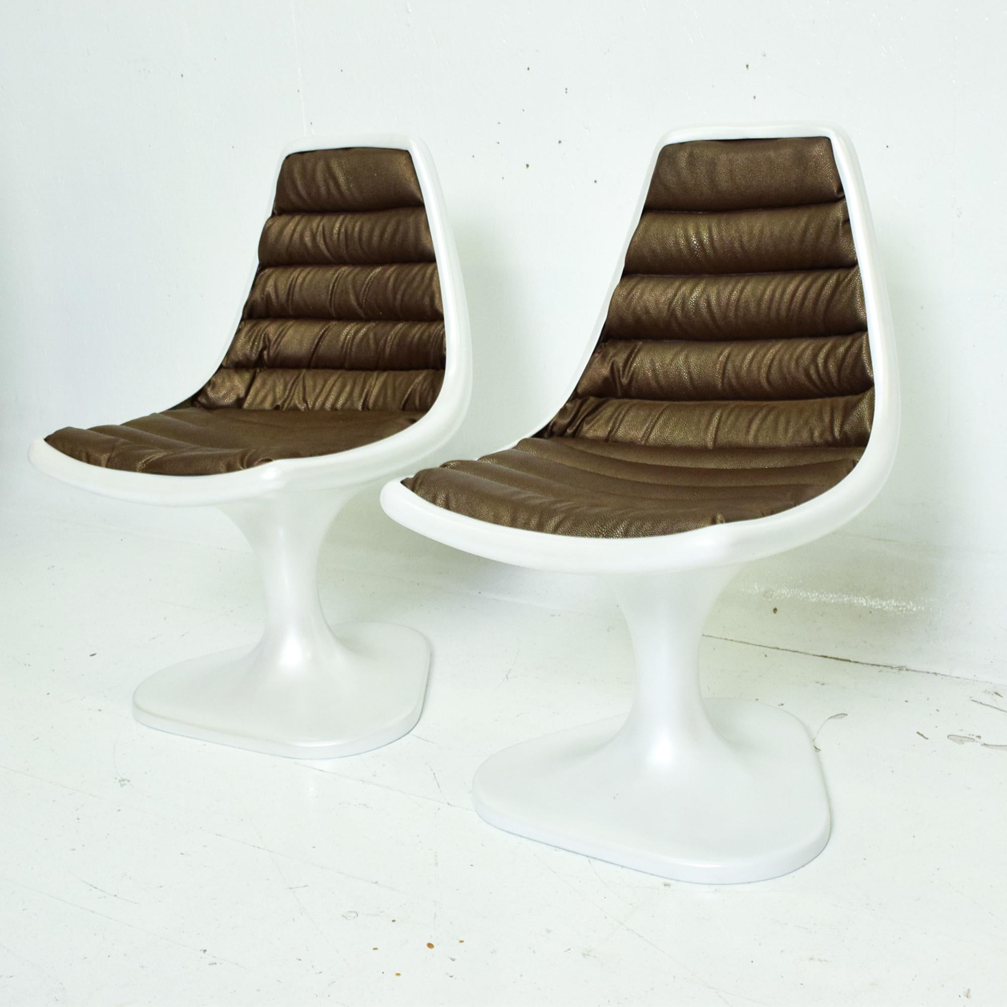 Mid-Century Modern Dazzling White Atomic Fiberglass Side Chair Set Eero Saarinen Style 1970s Mexico