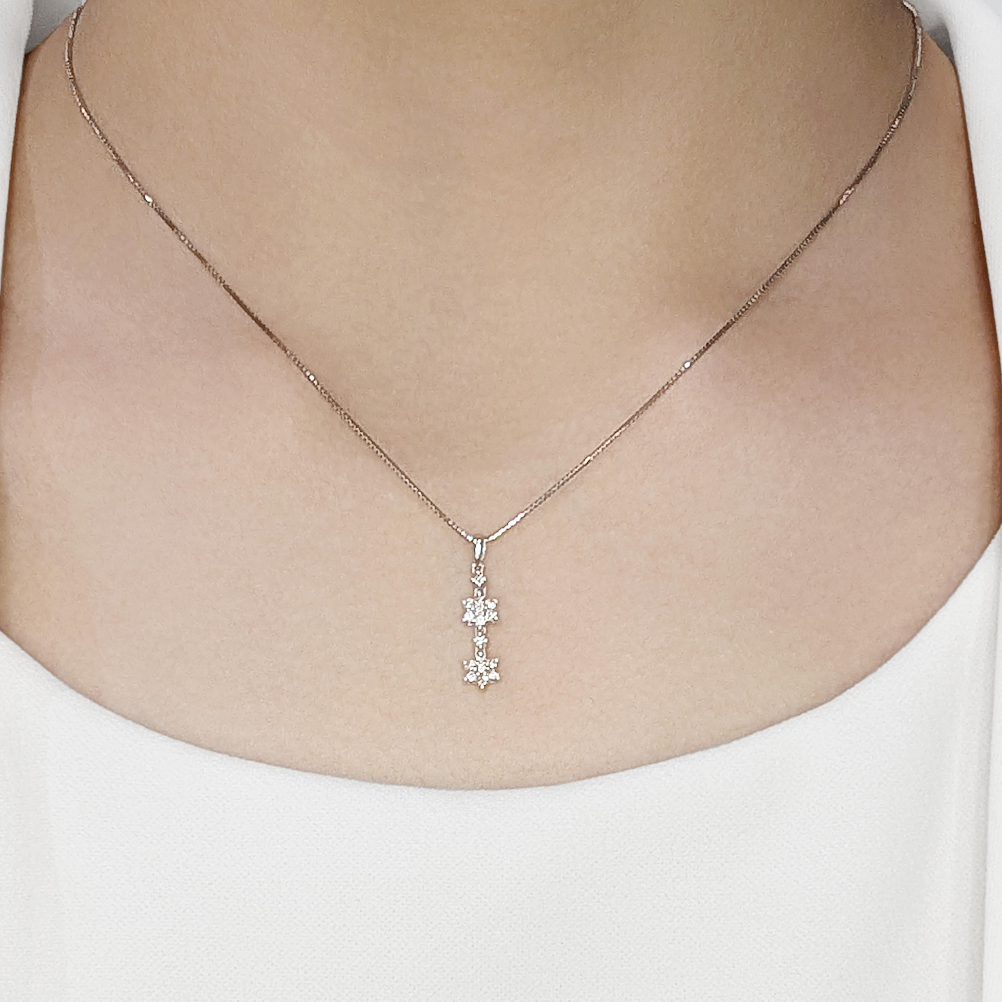 Questa graziosa collana mette in mostra 16 diamanti naturali, per un totale di 0,24 carati, offrendo un'ipnotica miscela di raffinatezza e scintillio. Ogni diamante rotondo con taglio a brillante è classificato G-F per il colore e VS per la purezza,