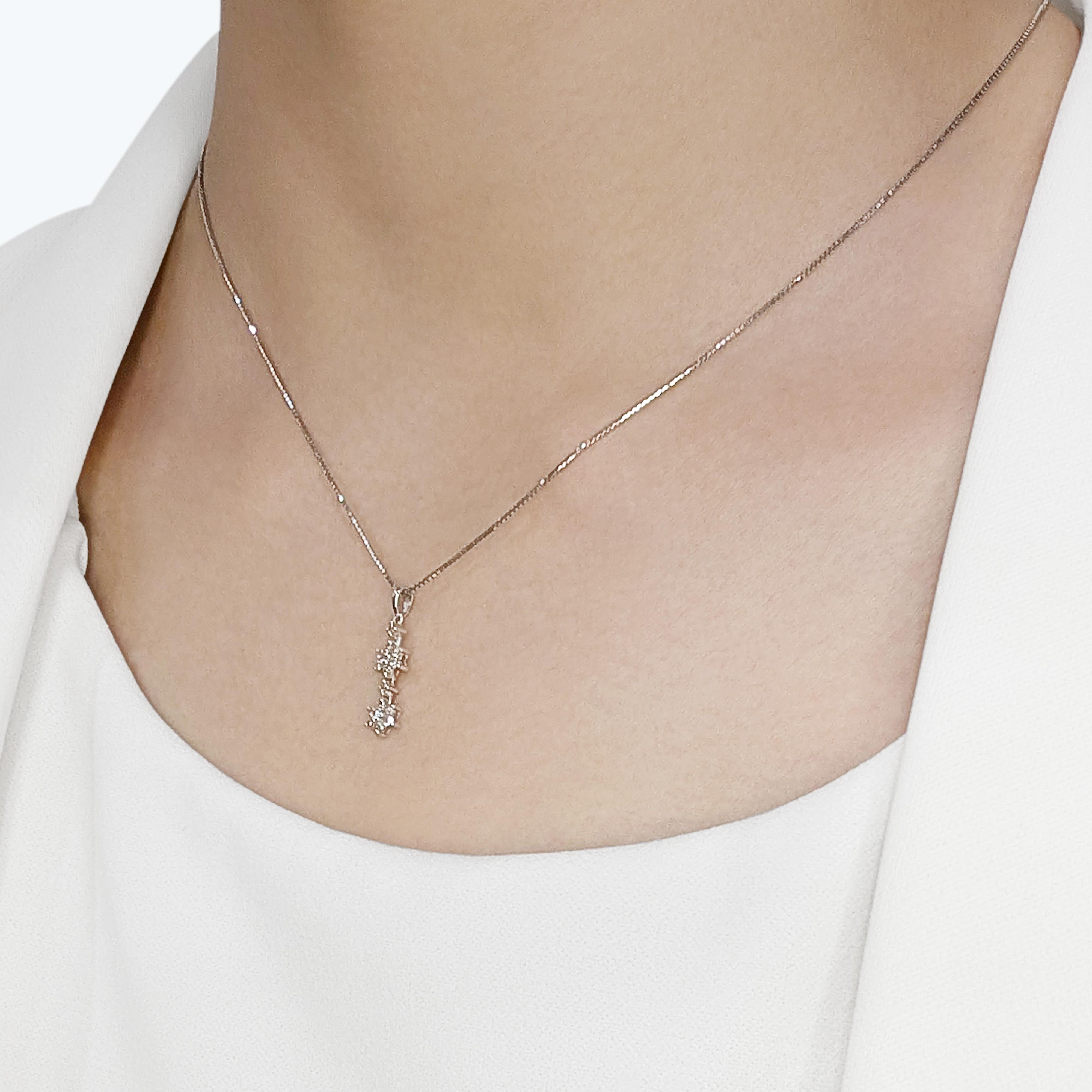 Collana con diamanti naturali da 0,24 carati in oro bianco 18K in vendita 2