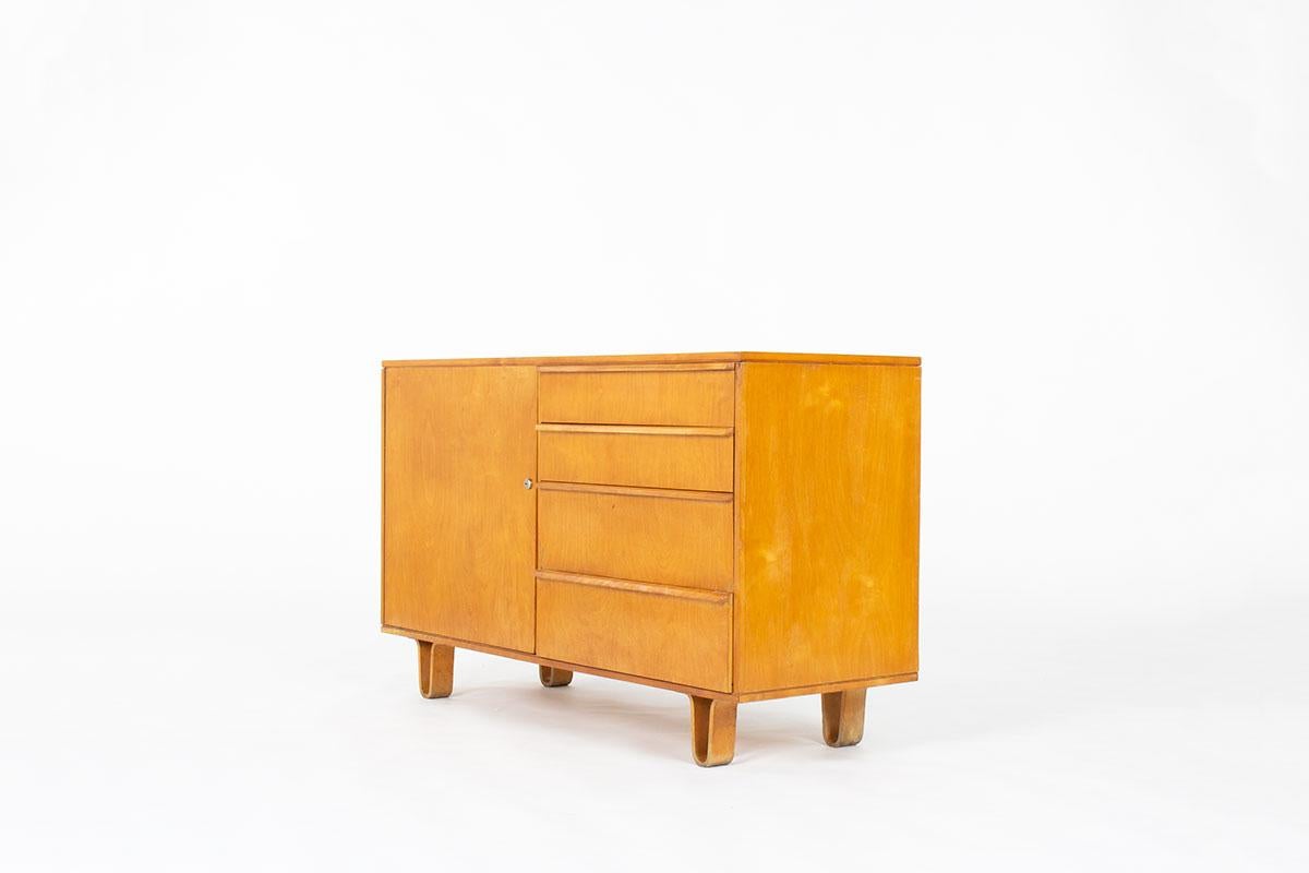 Unità di stoccaggio modello DB01
Progettato dal designer olandese Cees Braakman e curato da Pastoe (firma all'interno) negli anni Cinquanta.
Tutto in betulla
Compensato curvo
Spazio di archiviazione a sinistra e cassetti a destra
Piccola mancanza di