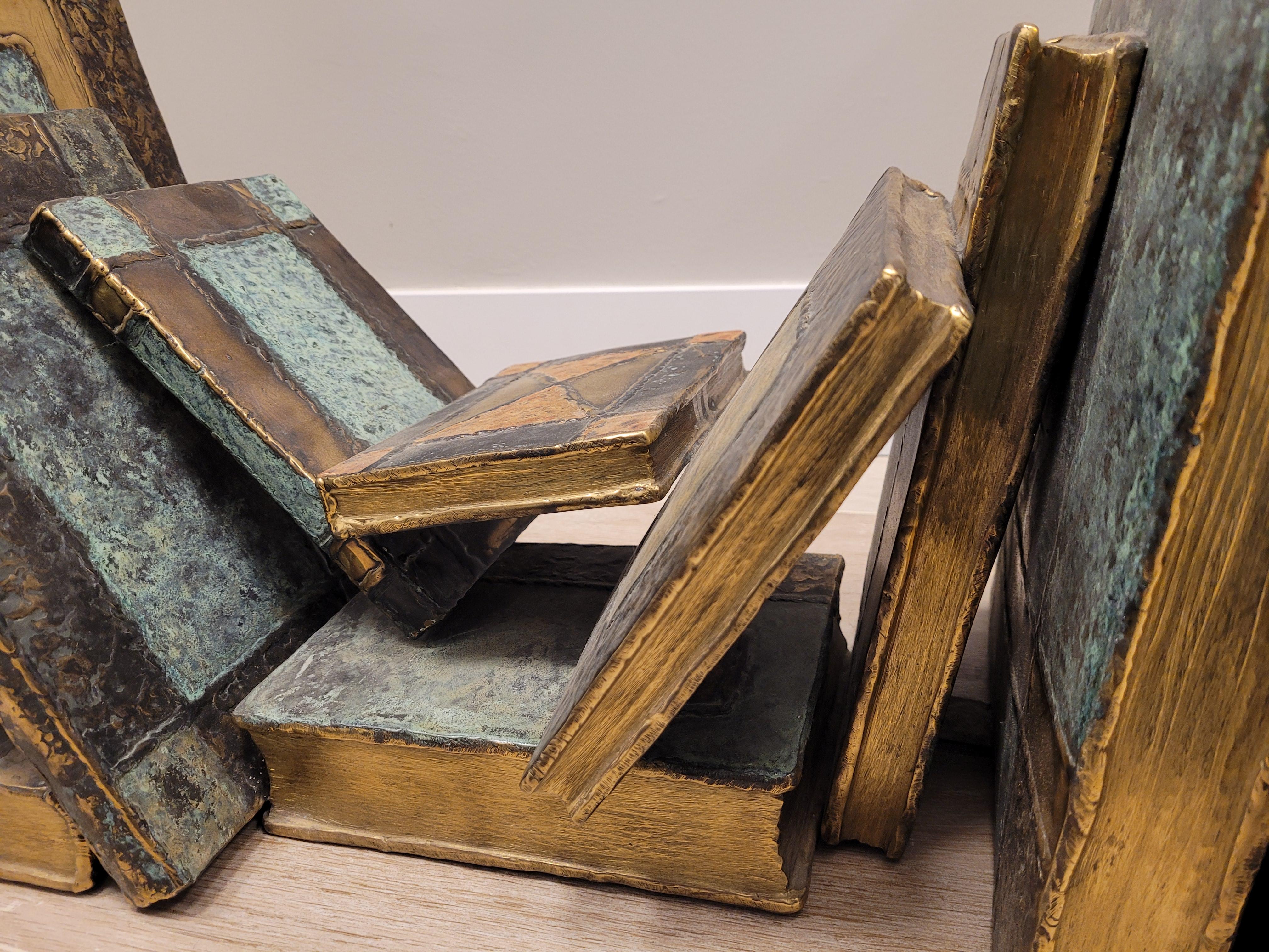 D.Chasain - Livres sculptés en bronze français - Signe de sculpture auxiliaire de table en taffetas en vente 11
