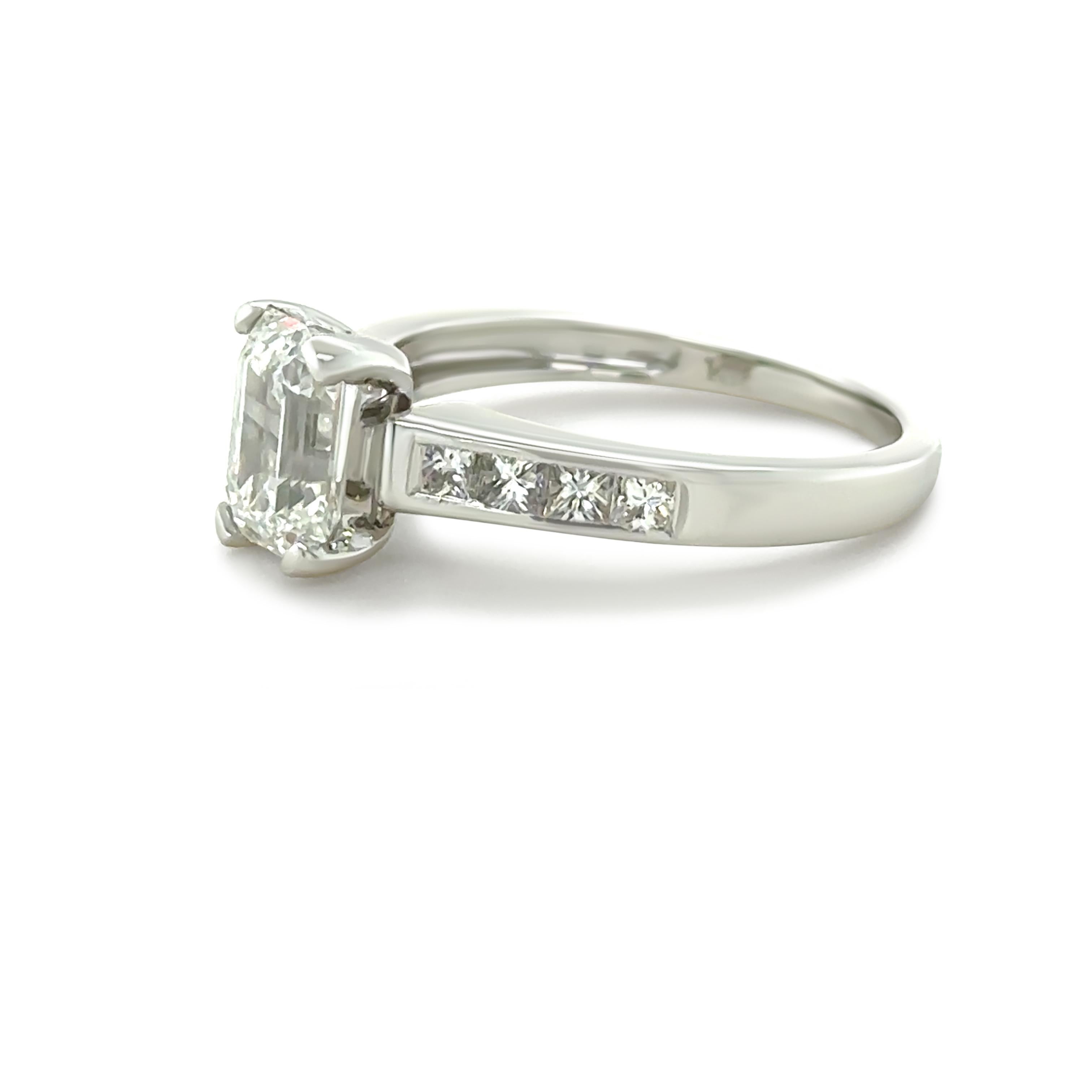 DCLA Bague de fiançailles en or blanc 18ct et platine avec diamant 1,94ct en vente 1