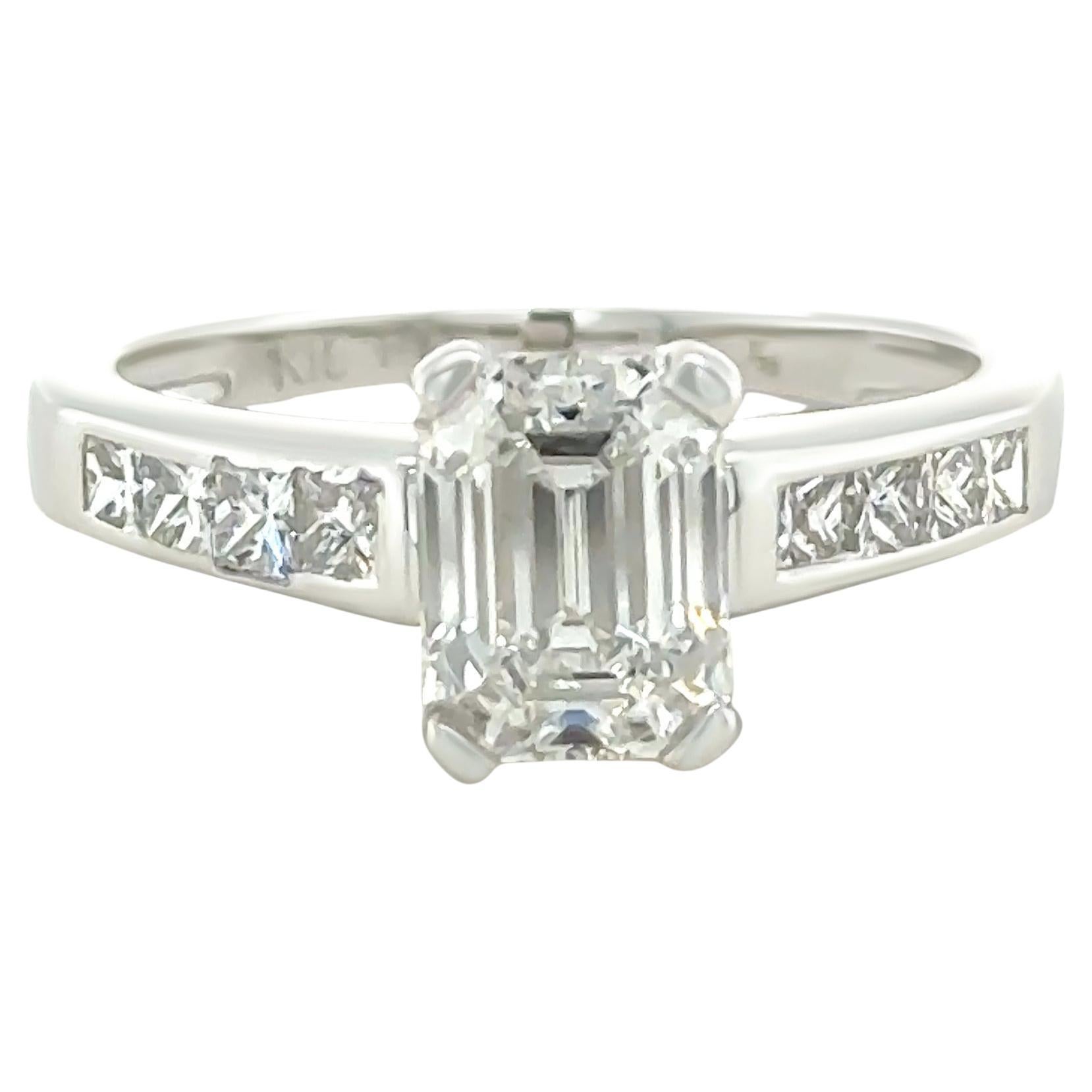 DCLA Bague de fiançailles en or blanc 18ct et platine avec diamant 1,94ct en vente