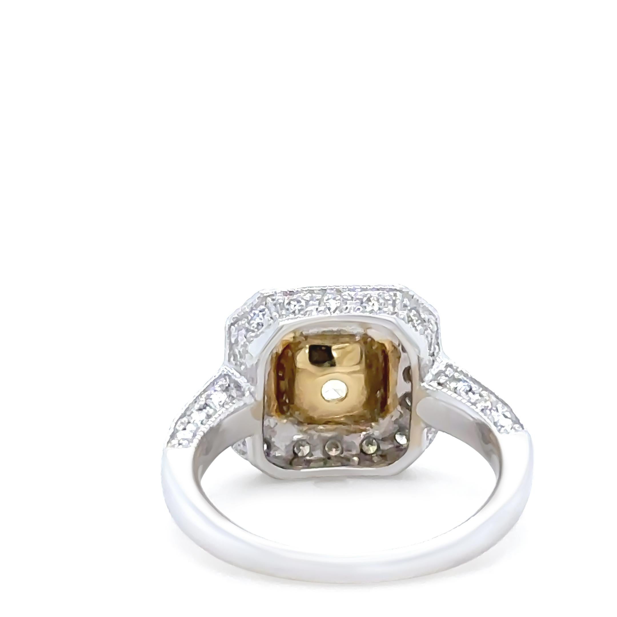 Taille radiant DCLA Bague de fiançailles en or blanc 18 carats avec diamant jaune fantaisie 2,53 carats en vente