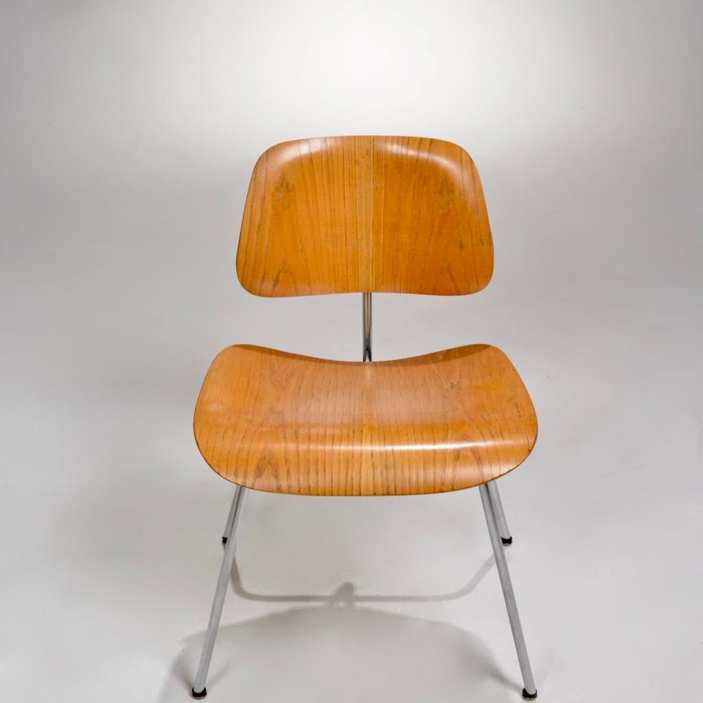 DCM Chair von Charles und Ray Eames für Herman Miller (Moderne der Mitte des Jahrhunderts) im Angebot