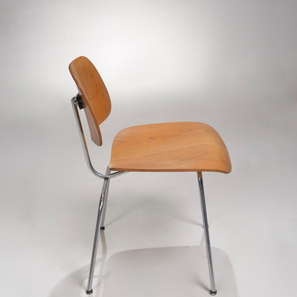 Mid-Century Modern DCM Chair by Charles and Ray Eames for Herman Miller For Sale
