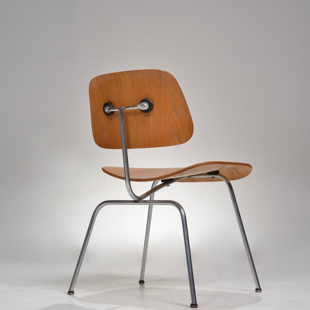 Molded DCM Chair by Charles and Ray Eames for Herman Miller For Sale