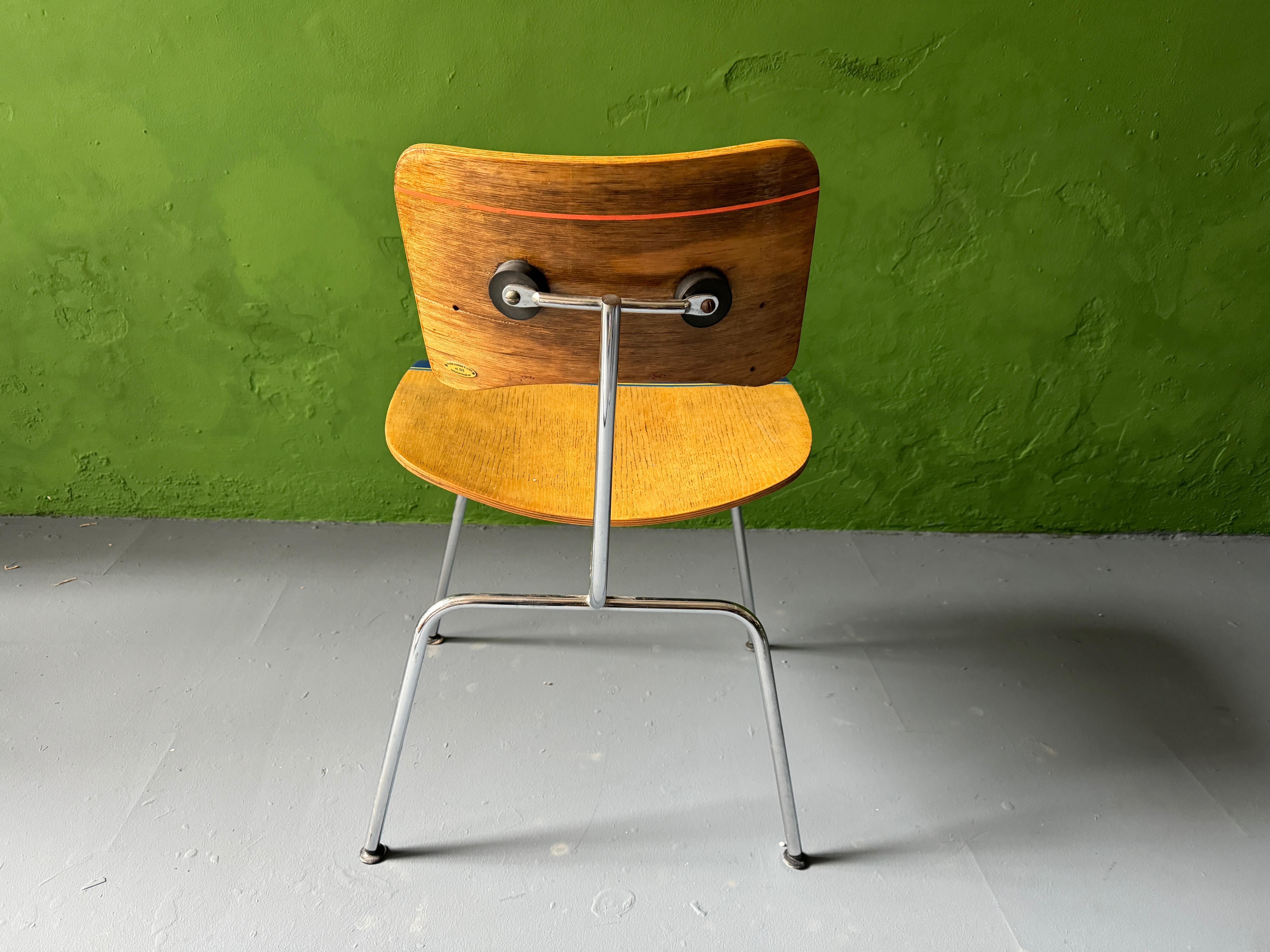 dcm chair contemporized by Markus Friedrich Staab In Good Condition For Sale In Frankfurt am Main, DE