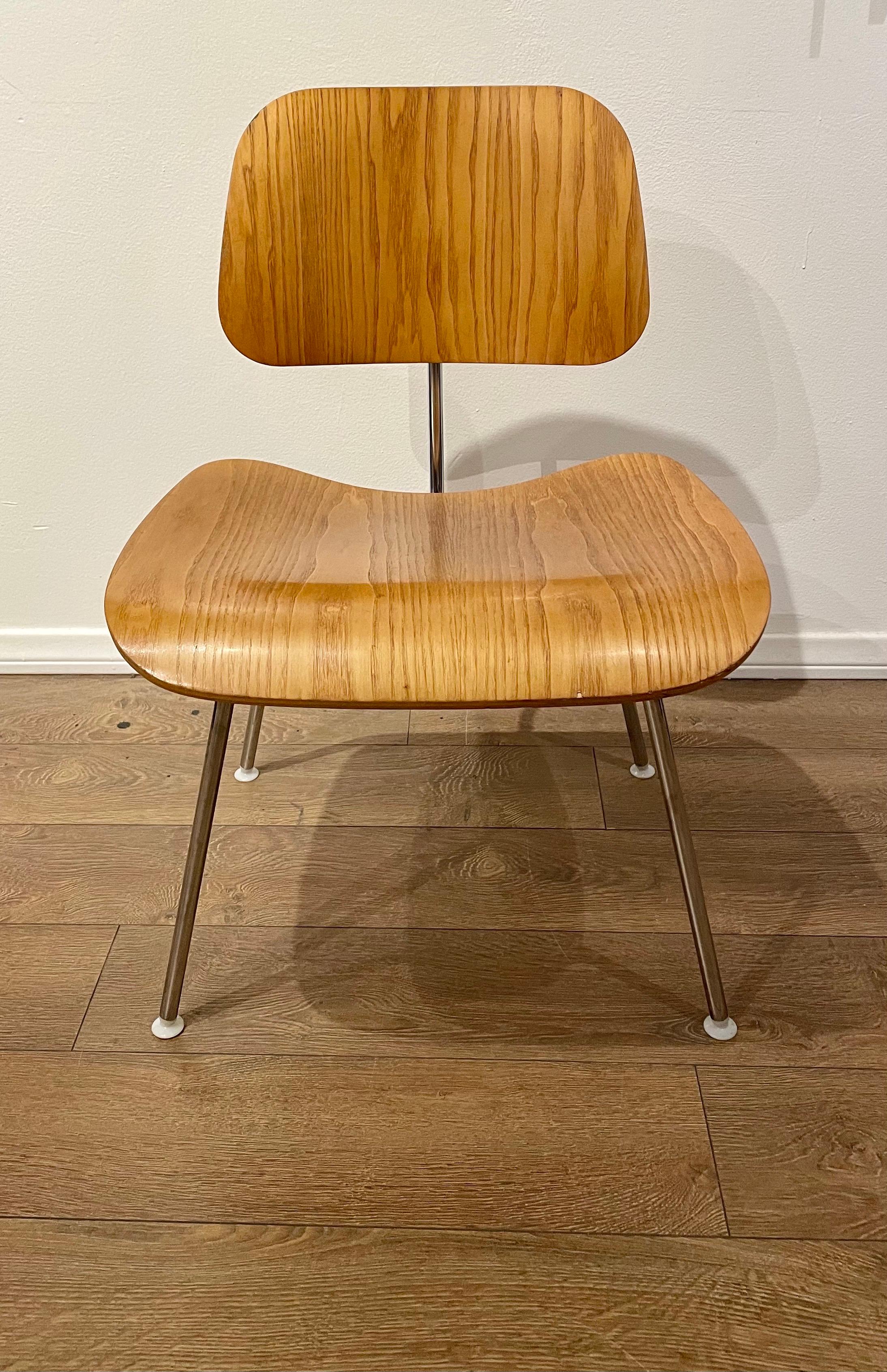 Mid-Century Modern DCM Chair Designed by Charles Eames for Herman Miller