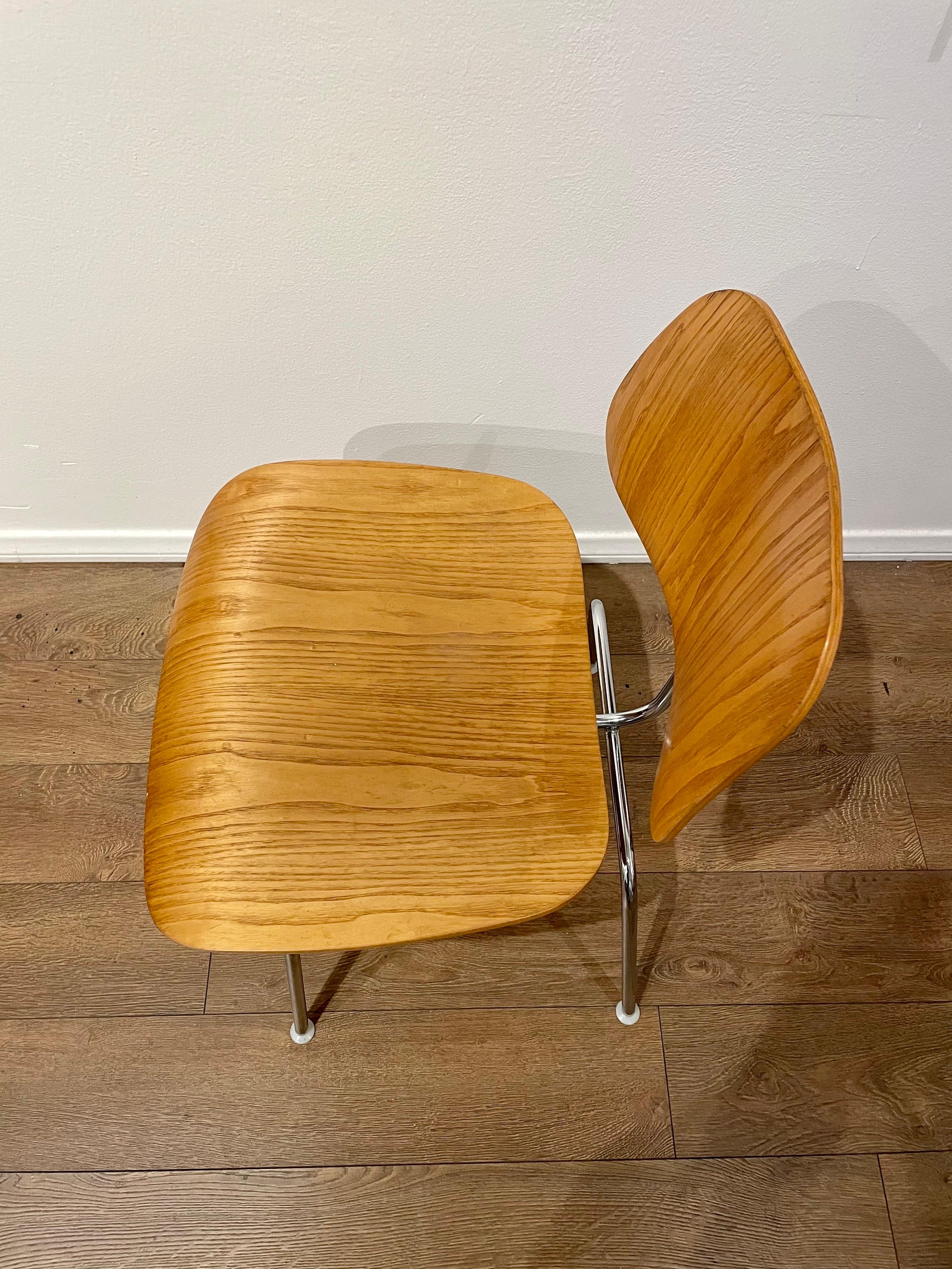 DCM Chair Designed by Charles Eames for Herman Miller In Good Condition In San Diego, CA