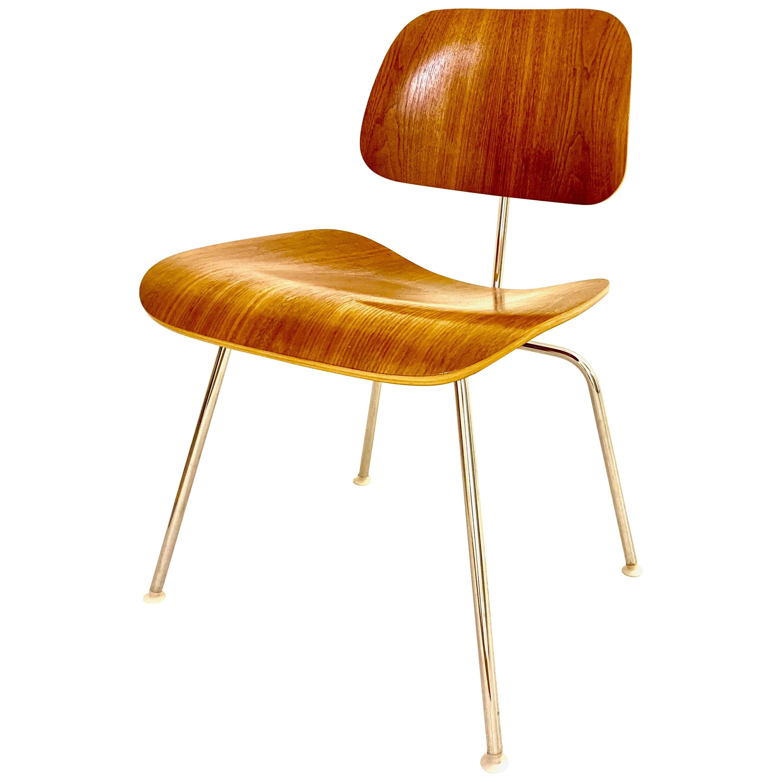 eames plastic side chair