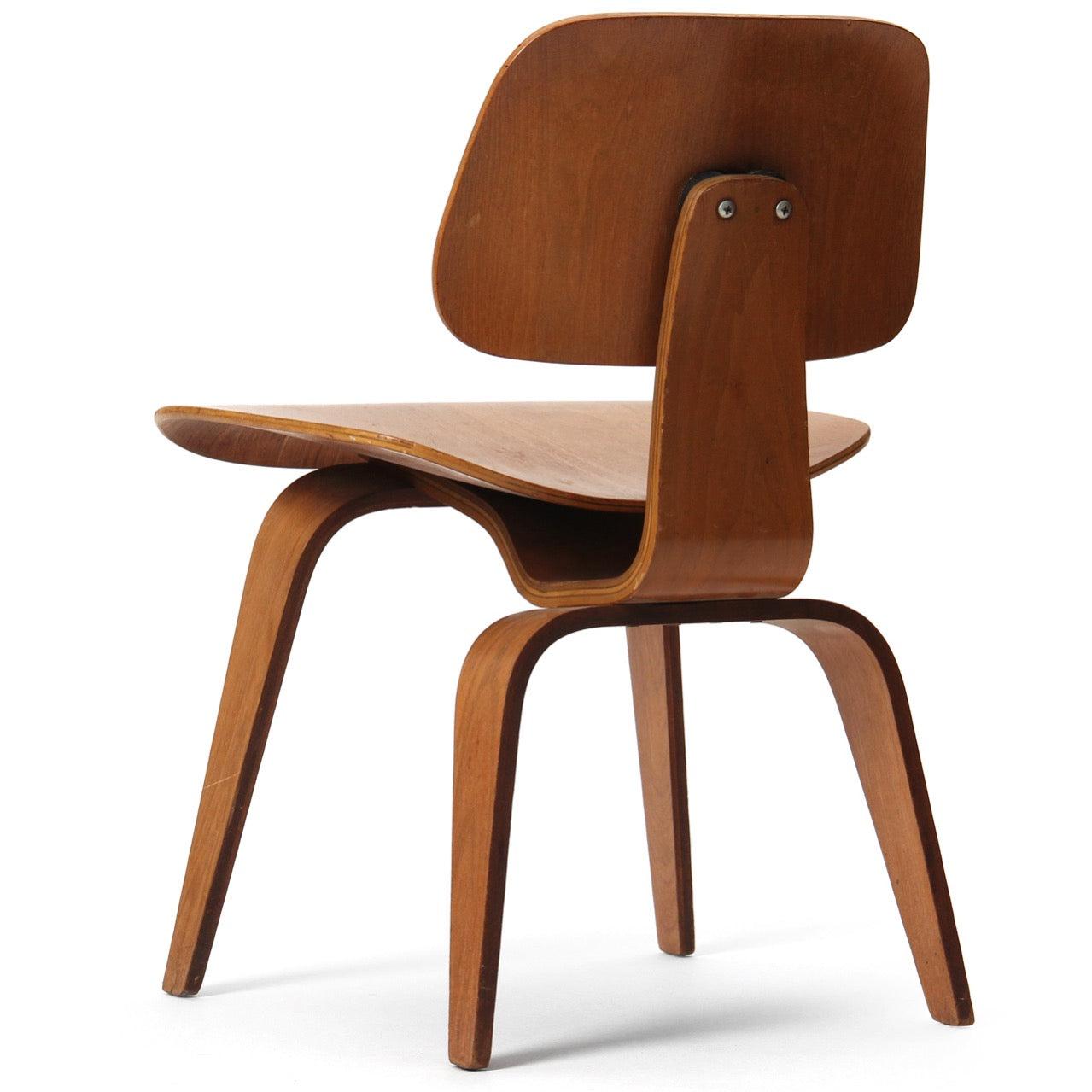 DCW' Esszimmerstuhl von Charles Eames für Herman Miller, 1946 im Zustand „Relativ gut“ im Angebot in Sagaponack, NY