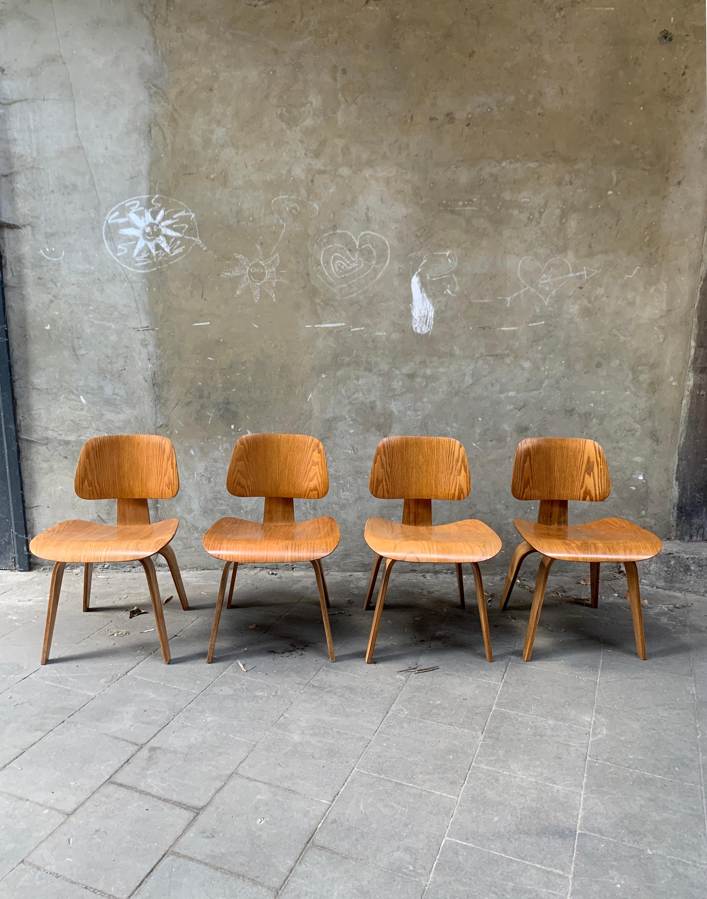 20th Century Dcw Dining Chairs Ash by Charles & Ray Eames for Evans / Herman Miller, 1940s For Sale