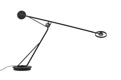 Lampada da tavolo Aaro di DCW Editions in alluminio anodizzato nero di A. Simon Schmitz