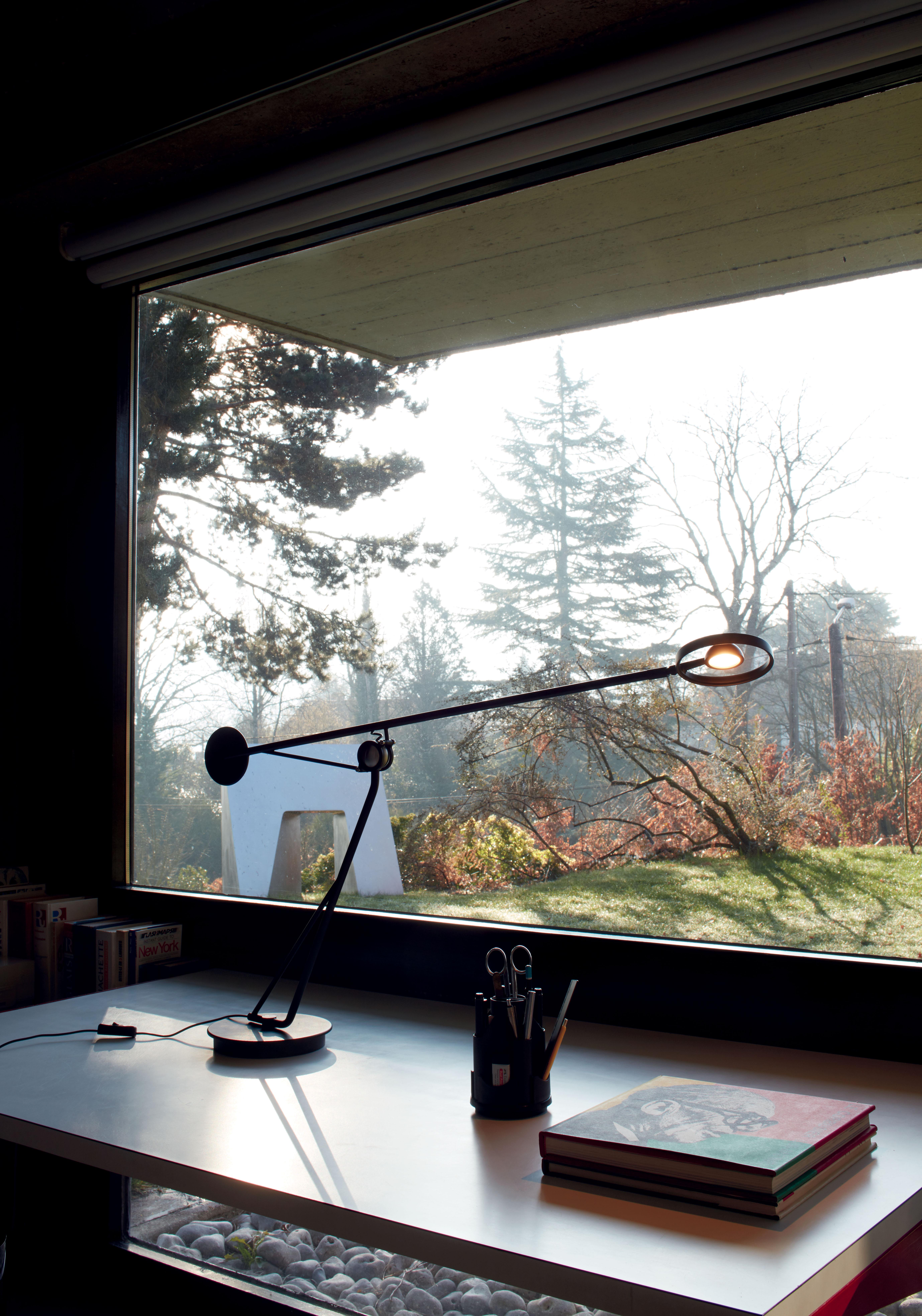 Contemporary DCW Editions Aaro Table Lamp in Black Anodized Aluminium by Simon Schmitz For Sale