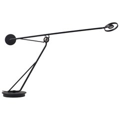 Lampada da tavolo Aaro di DCW Editions in alluminio anodizzato nero di A. Simon Schmitz