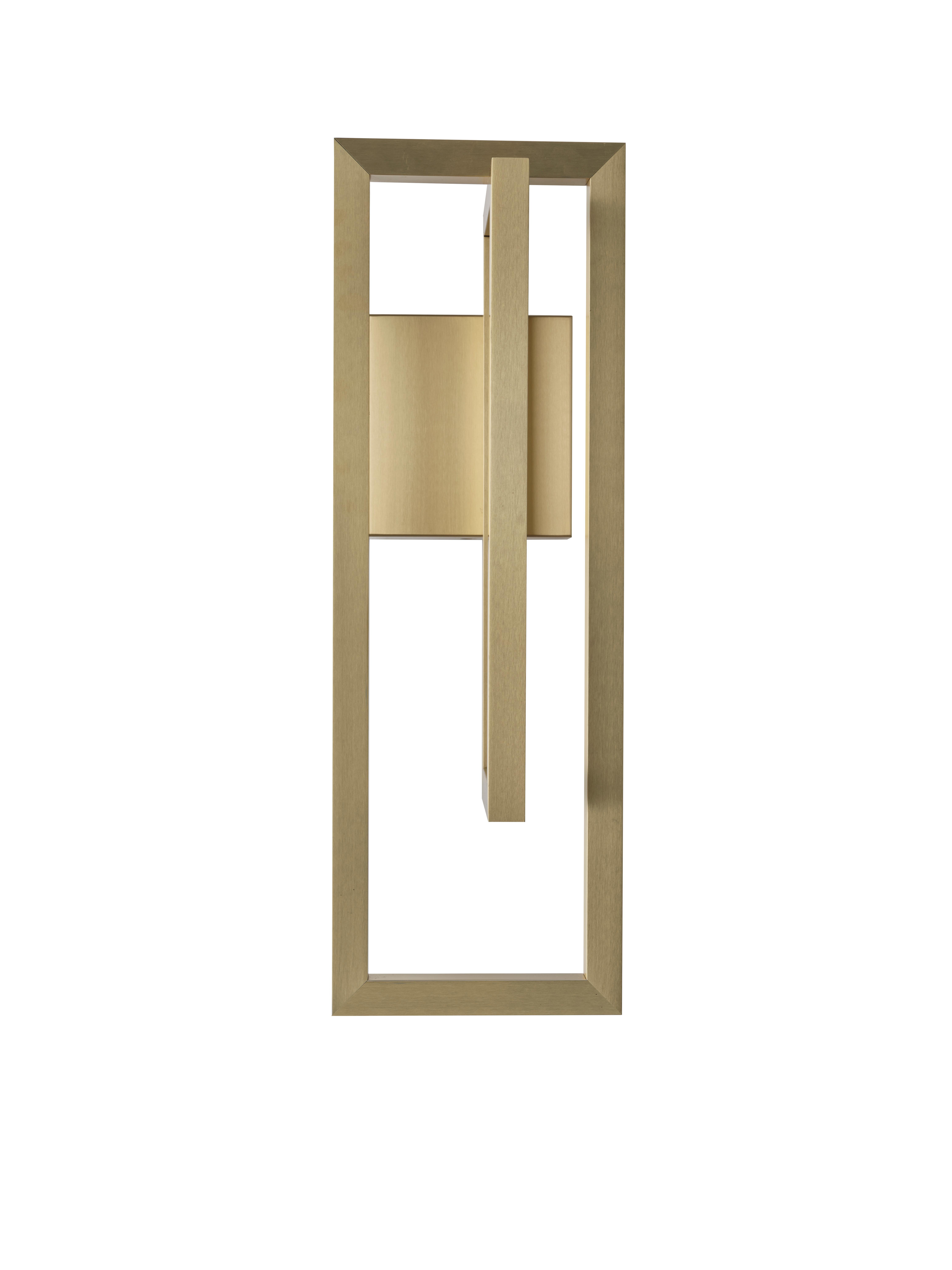 Lampe murale Borely édition DCW en laiton doré d'Eric Gizard
 
 À travers le monde, la lumière évolue au fil du temps.
 De la lumière douce et rassurante de la bougie à la luminosité crue des LED de l'éclairage du réfrigérateur, des siècles se sont
