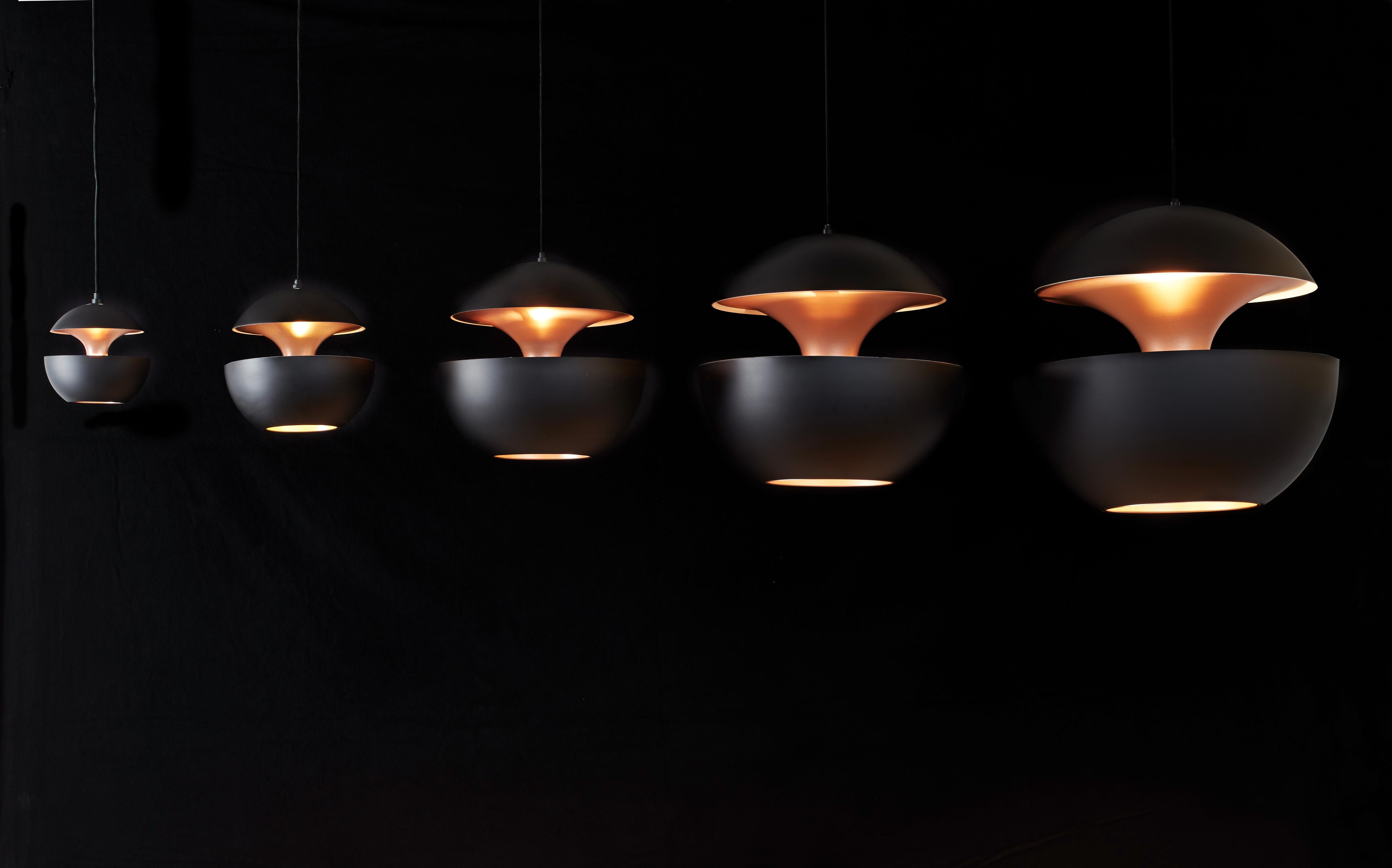 XXIe siècle et contemporain DCW Editions Here Comes the Sun 250 Lampe pendante en aluminium noir cuivré