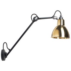 DCW Editions La Lampe Gras N°122 Lampe murale à bras noir et abat-jour en laiton