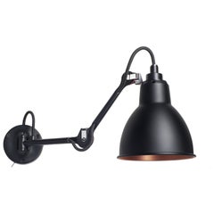 DCW Editions La Lampe Gras N°204 SW Lámpara de pared con brazo negro y pantalla de cobre negro