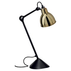 DCW Editions La Lampe Gras N°205 Tischlampe mit schwarzem Arm und Messingschirm