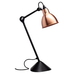 DCW Editions La Lampe Gras N°205 Tischlampe mit schwarzem Arm und kupferfarbenem Schirm
