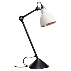 DCW Editions La Lampe Gras N°205 Tischlampe mit schwarzem Arm und weißem Schirm aus Kupfer