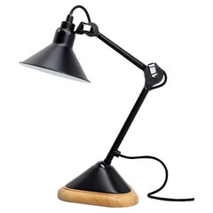 DCW Editions La Lampe Gras N°207 Konische Tischlampe mit schwarzem Arm und schwarzem Schirm