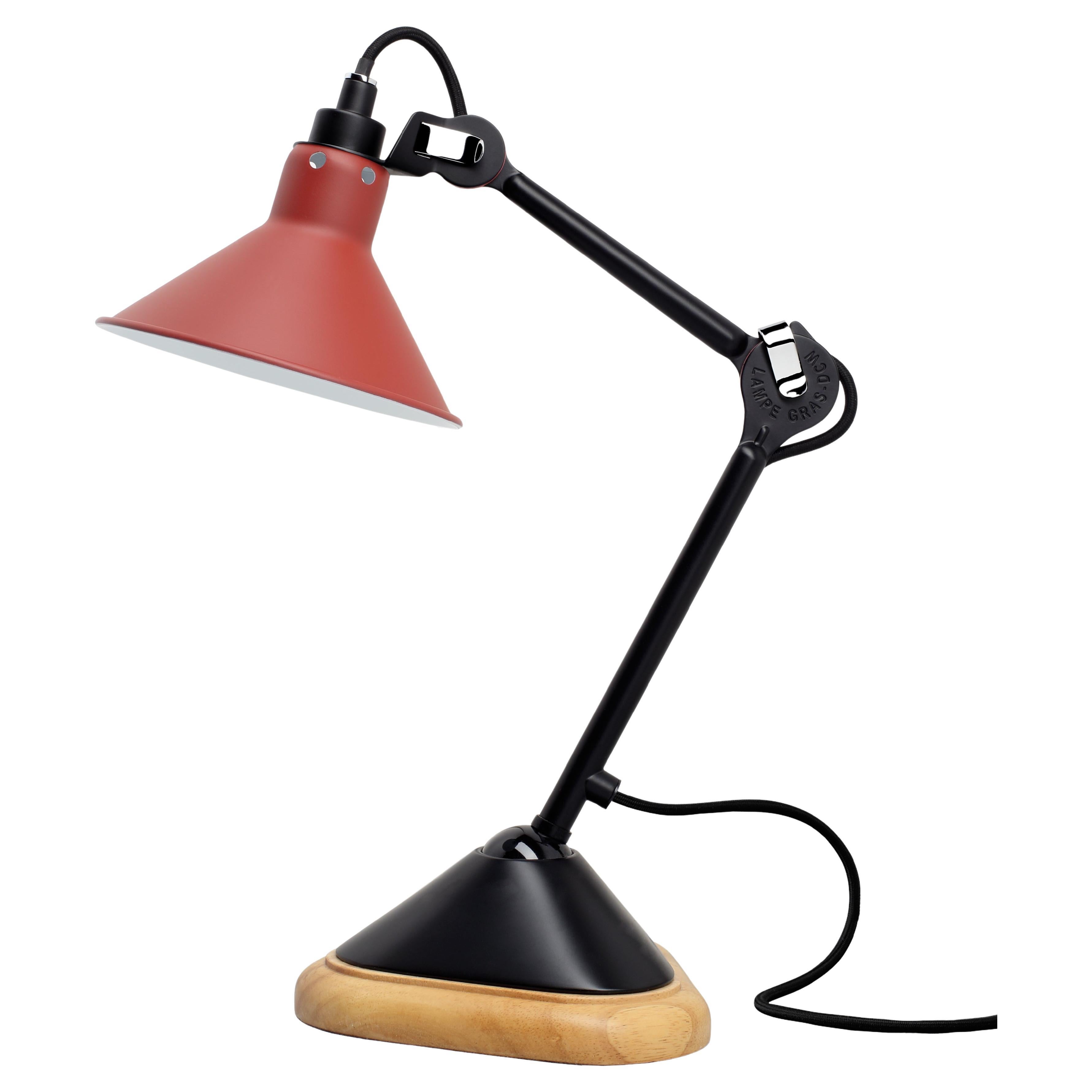 DCW Editions La Lampe Gras N°207 Konische Tischlampe mit schwarzem Arm und rotem Schirm