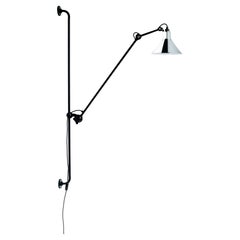 DCW Editions La Lampe Gras N°214 Konische Wandleuchte mit schwarzem Arm und verchromtem Schirm