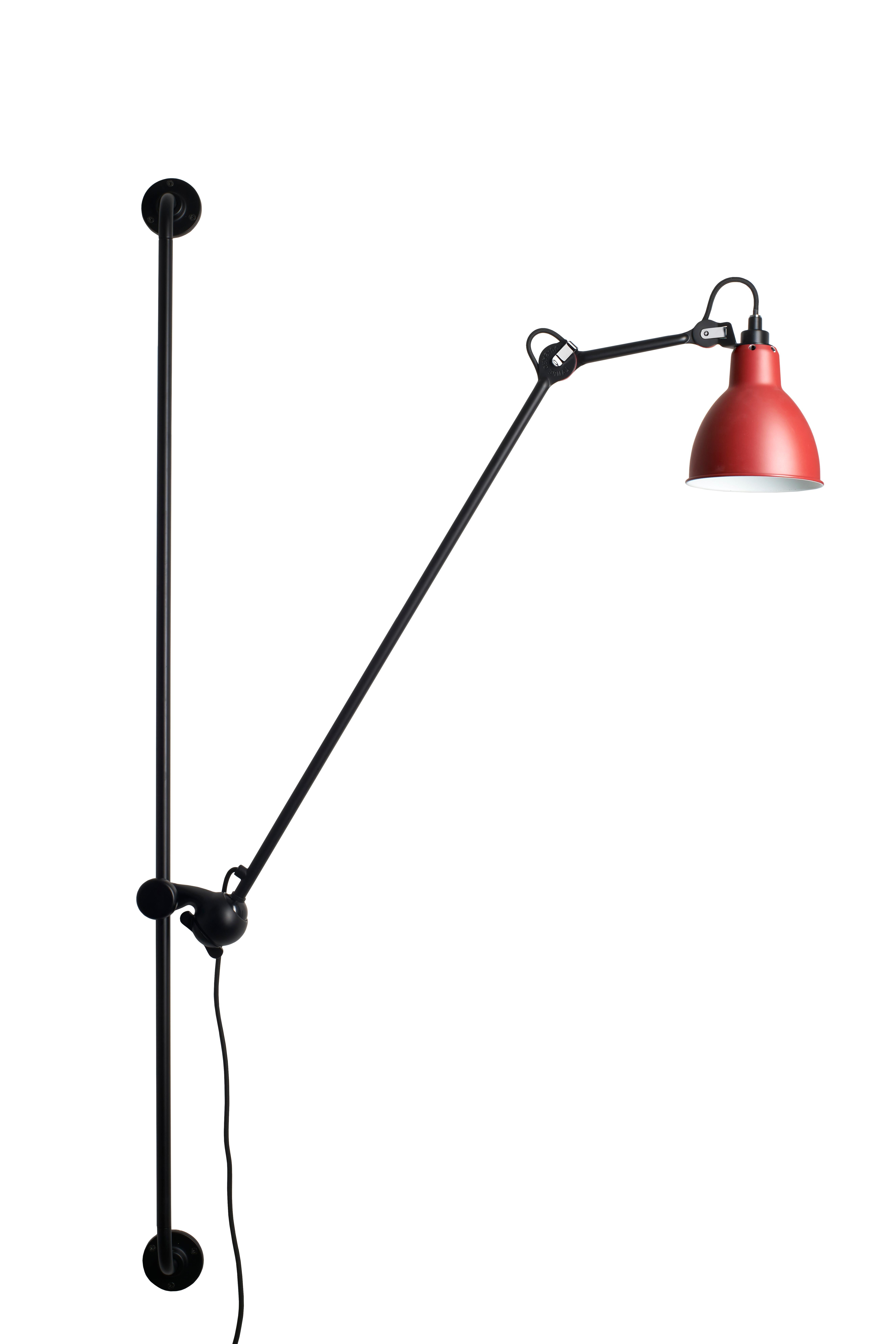 DCW Editions La Lampe Gras N°214 Runde Wandlampe mit schwarzem Arm und rotem Schirm