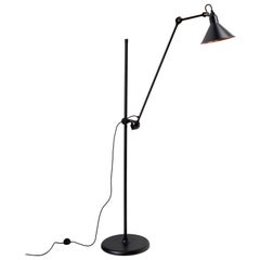 DCW Editions La Lampe Gras N°215 Lámpara de pie con brazo negro y pantalla de cobre negro