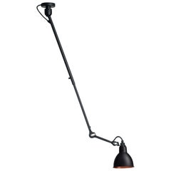 DCW Editions La Lampe Gras N°302 Pendelleuchte mit schwarzem Arm und schwarzem Kupferschirm