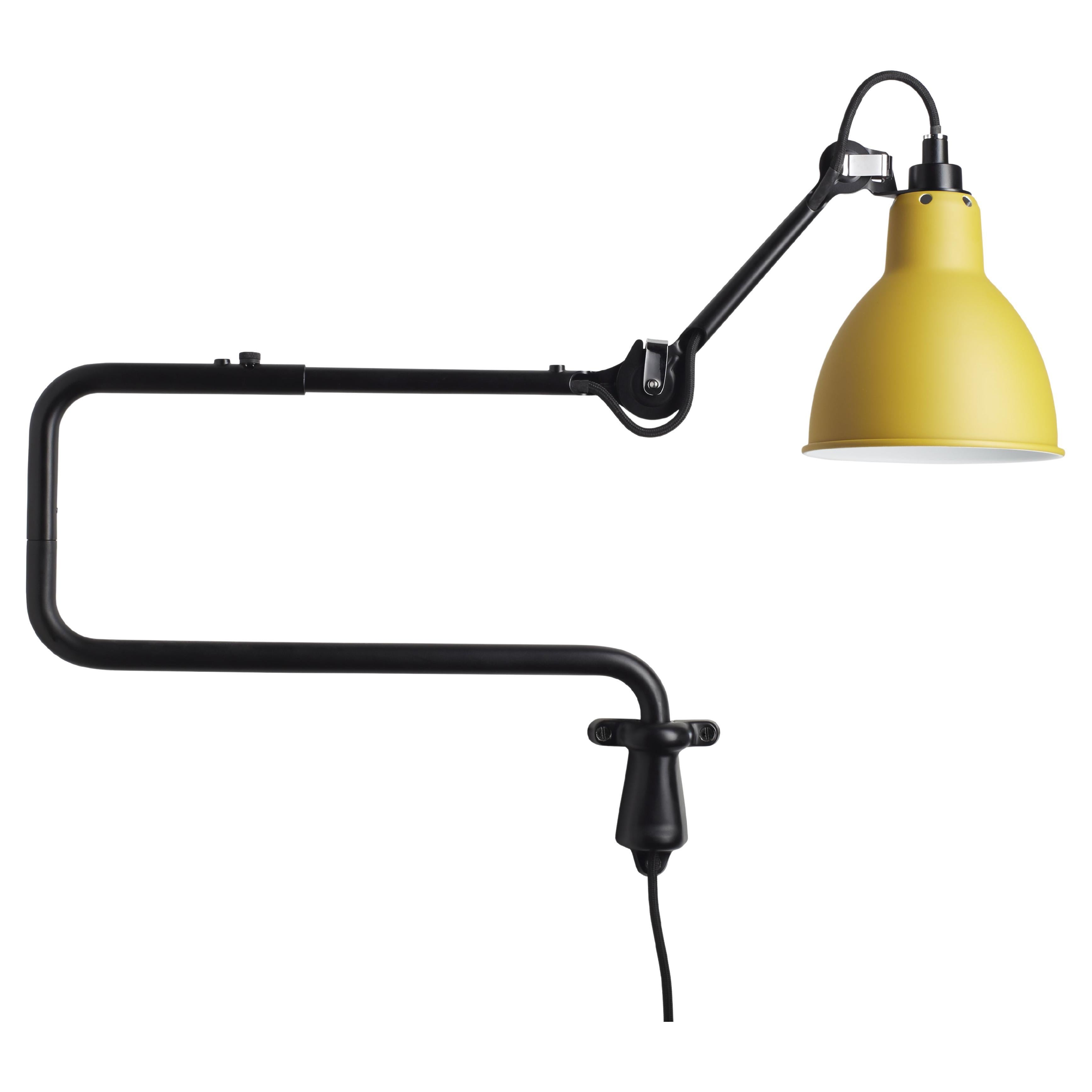 DCW Editions La Lampe Gras N°303 Wandleuchte mit schwarzem Arm und gelbem Lampenschirm
