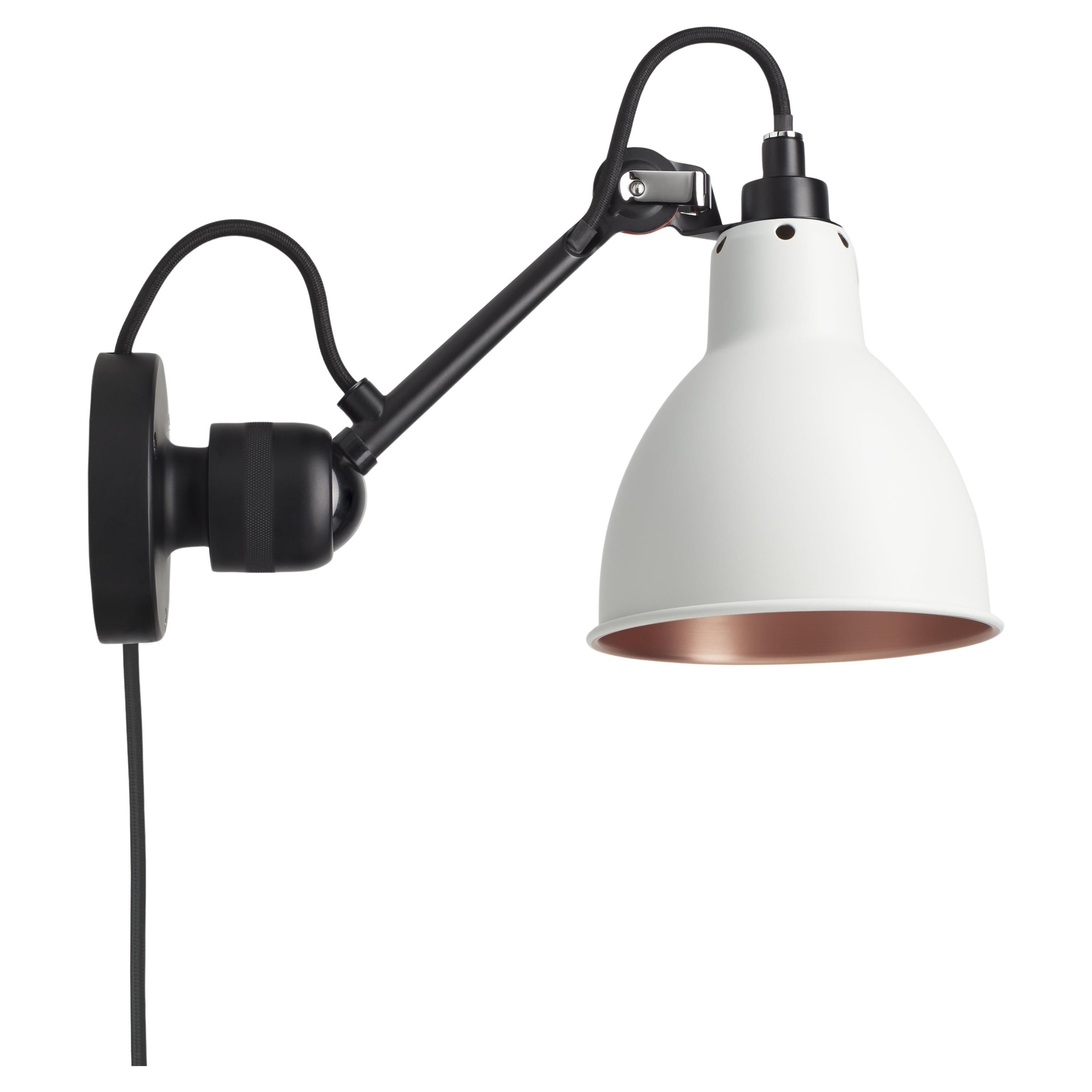 DCW Editions La Lampe Gras N°304 Lámpara de pared CA de brazo negro y pantalla de cobre blanco