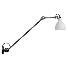 DCW Editions La Lampe Gras N°304 L60 Lampe murale avec bras noir et abat-jour en verre givré