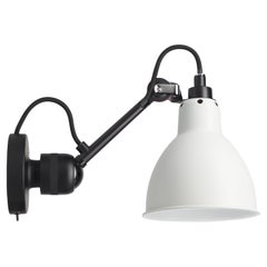 Whiting Editions La Lampe Gras N°304 SW Lampe murale à bras noir et abat-jour blanc