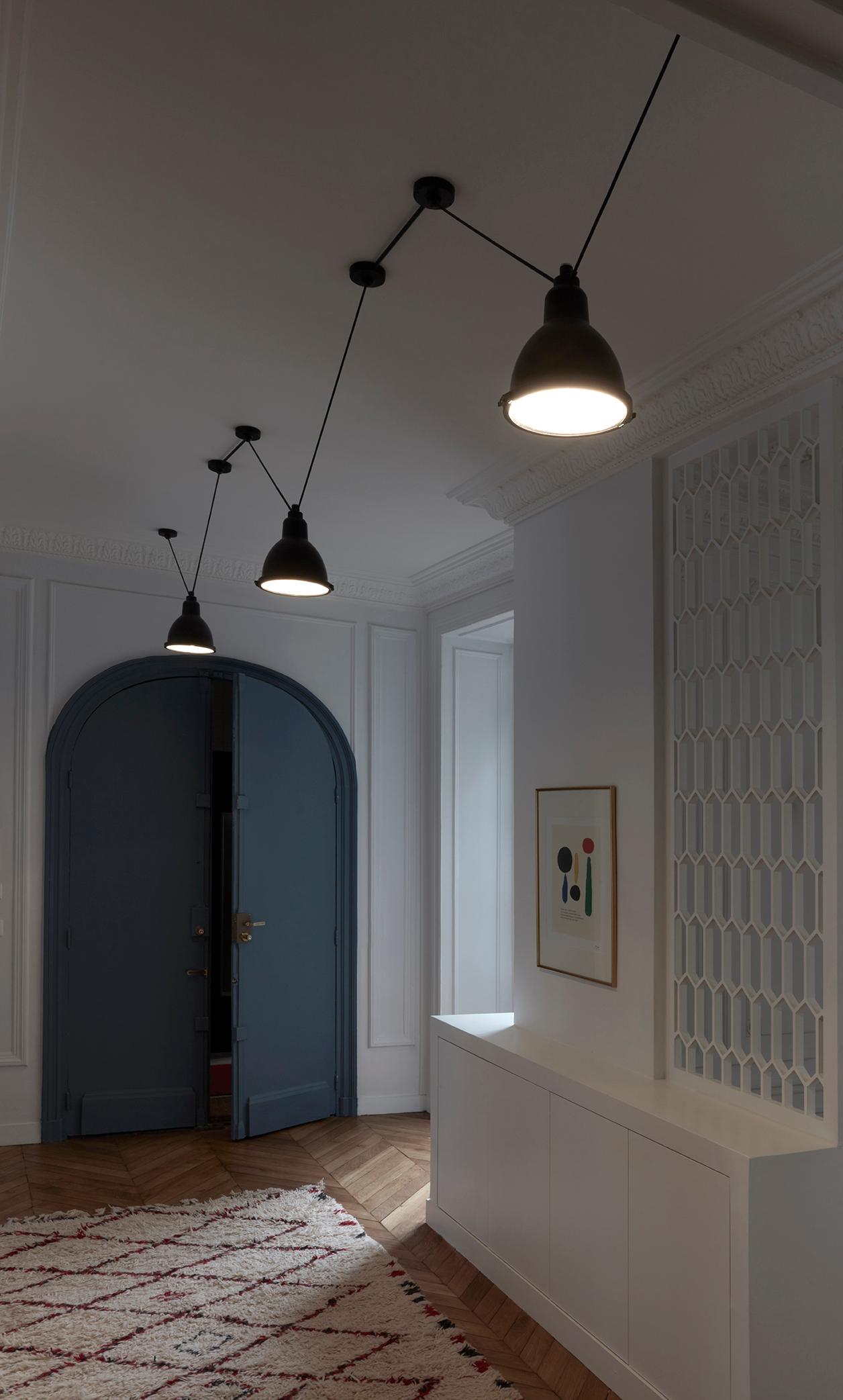 XXIe siècle et contemporain DCW Editions Les Acrobates N°323 AC1 AC2 Grande lampe suspendue ronde avec abat-jour noir en vente