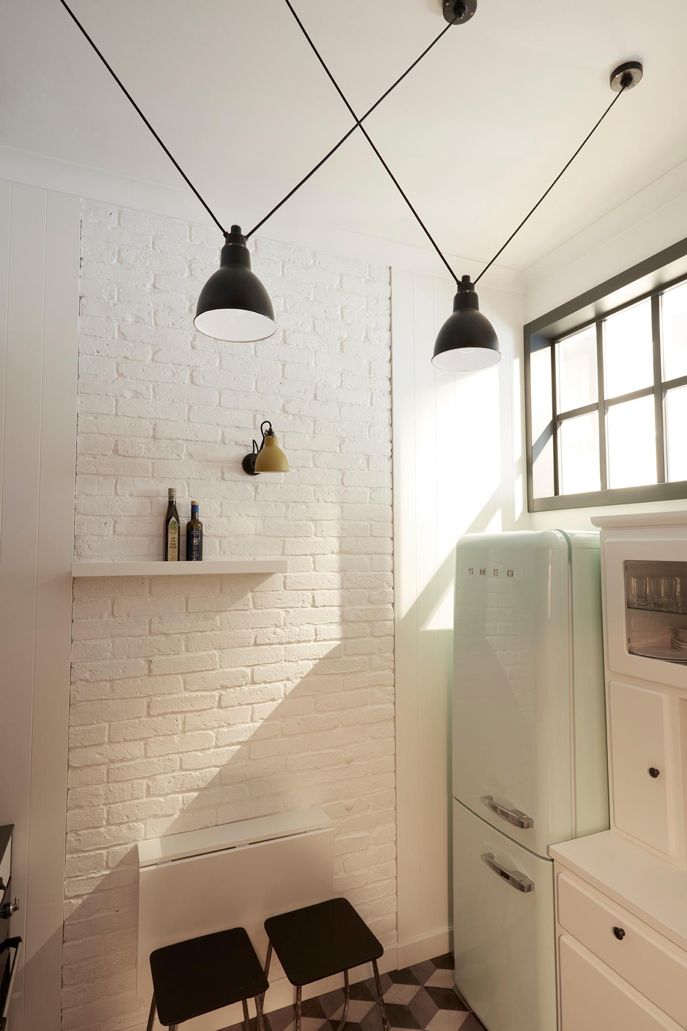 DCW Editions Les Acrobates N°323 Lampada a sospensione rotonda grande con paralume in rame in vendita 3