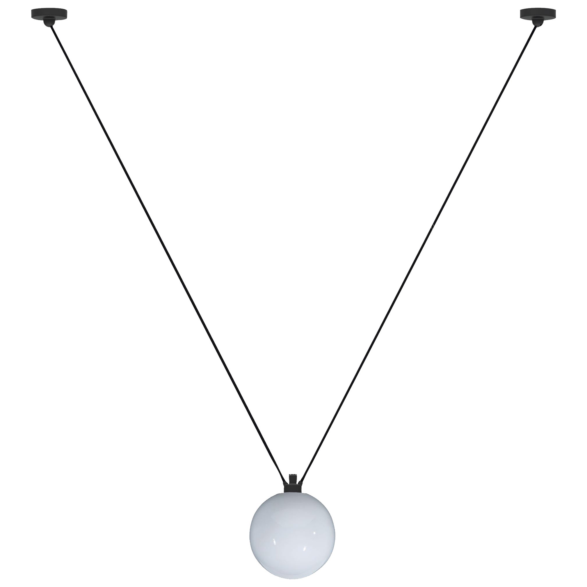 DCW Editions Les Acrobates N°323 Lámpara Colgante de Brazo Negro y Gran Bola de Cristal